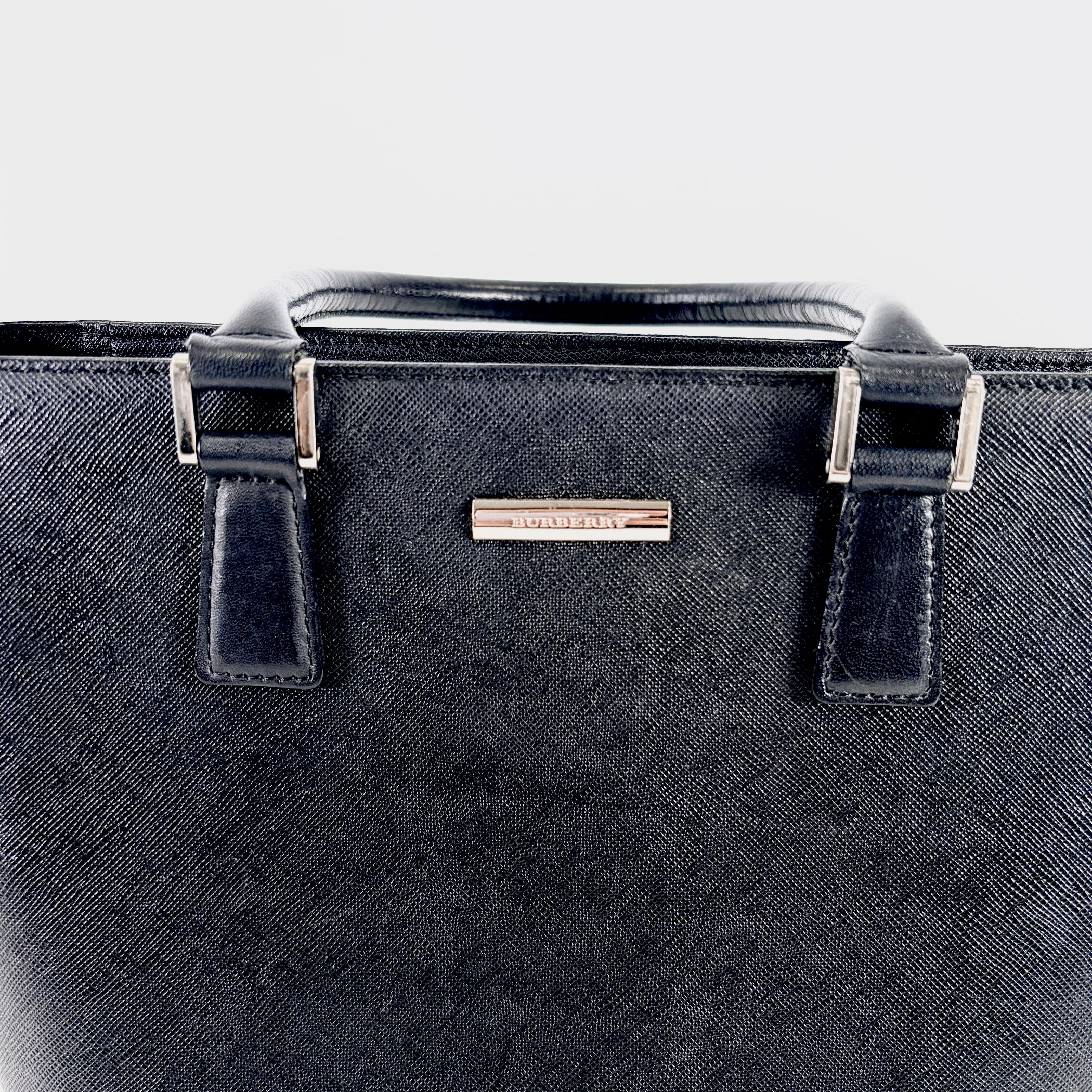 2605 secondhand BURBERRY hand bag