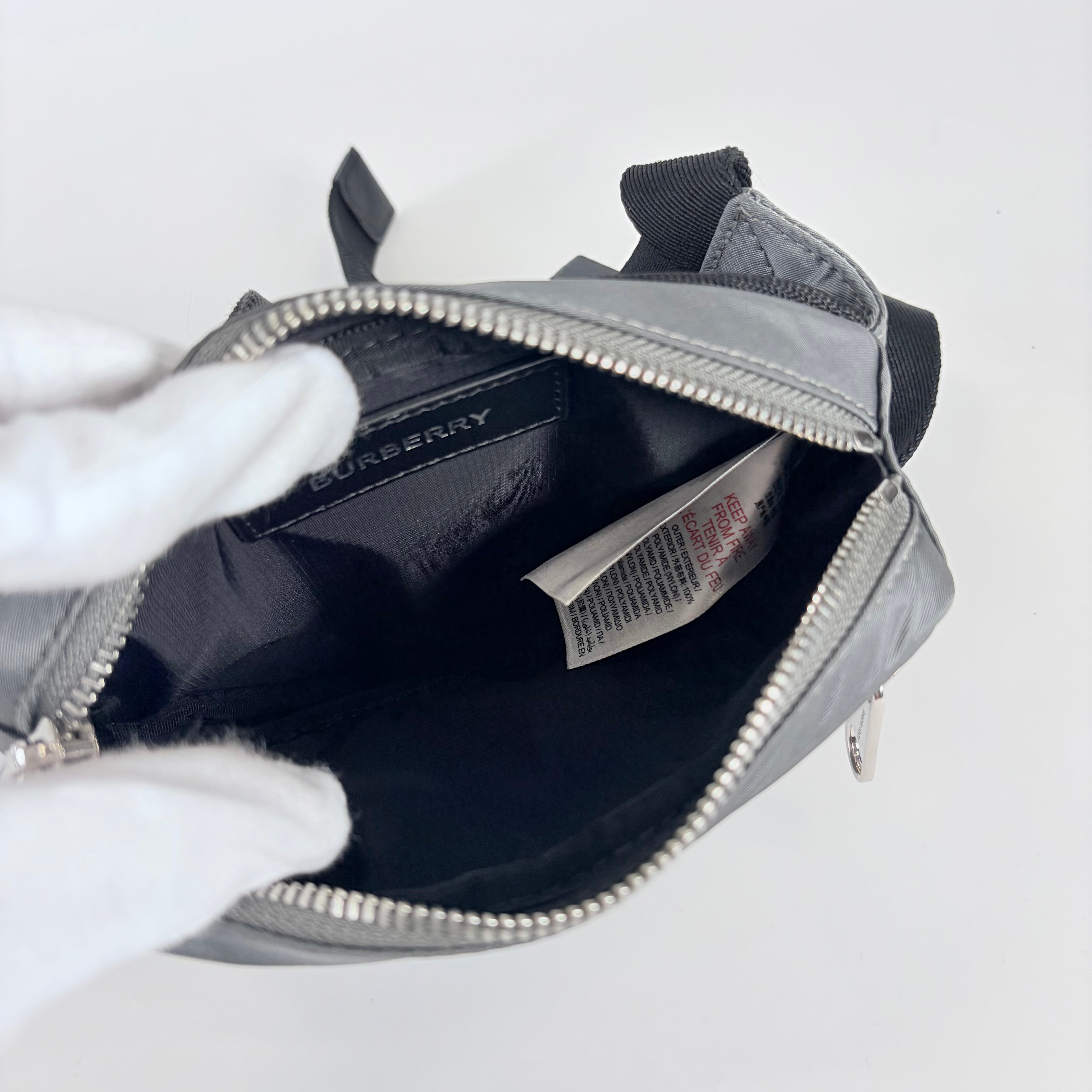 2604 secondhand BURBERRY nylon Body Bag gray