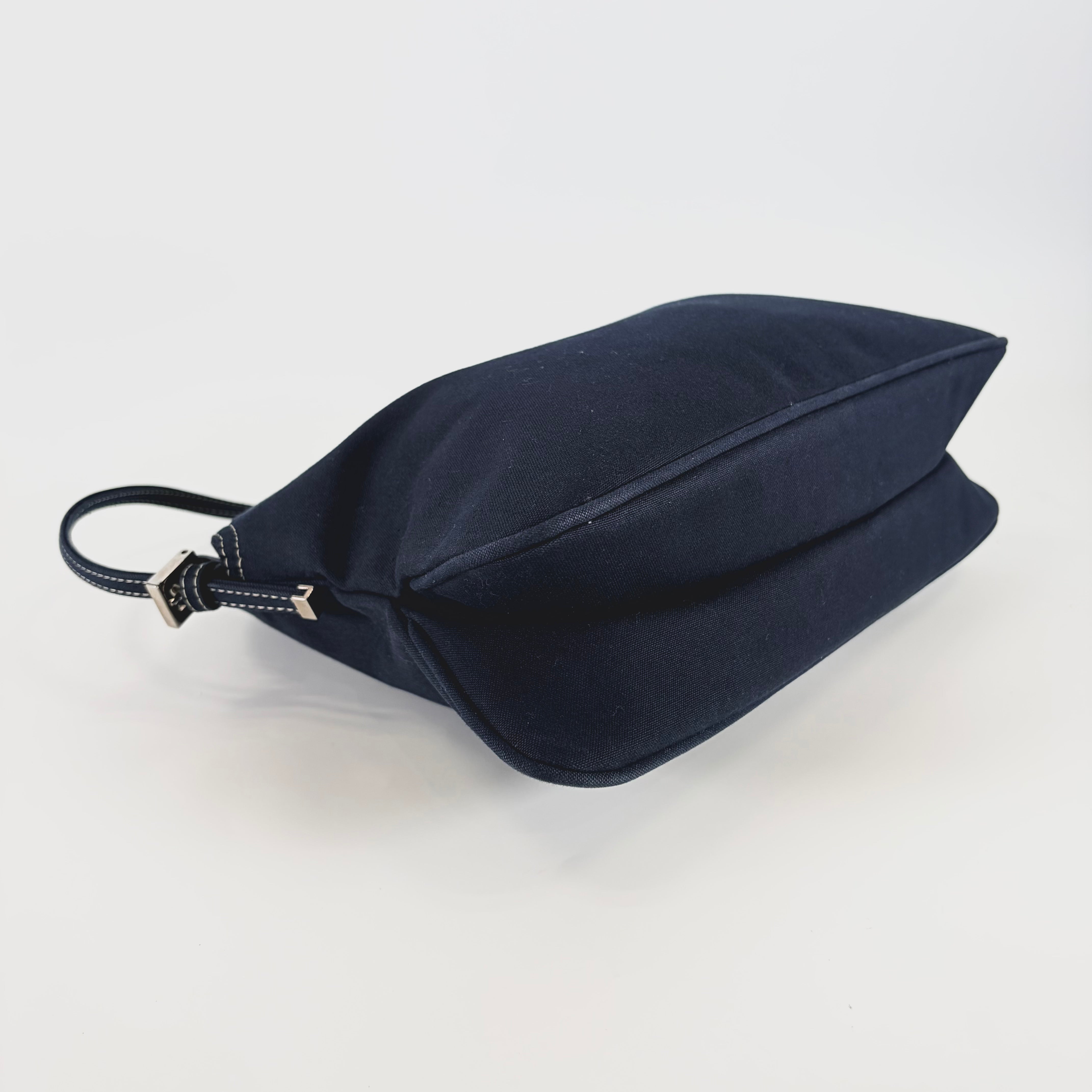 2604 secondhand FENDI Mamma Bucket Shoulder bag
