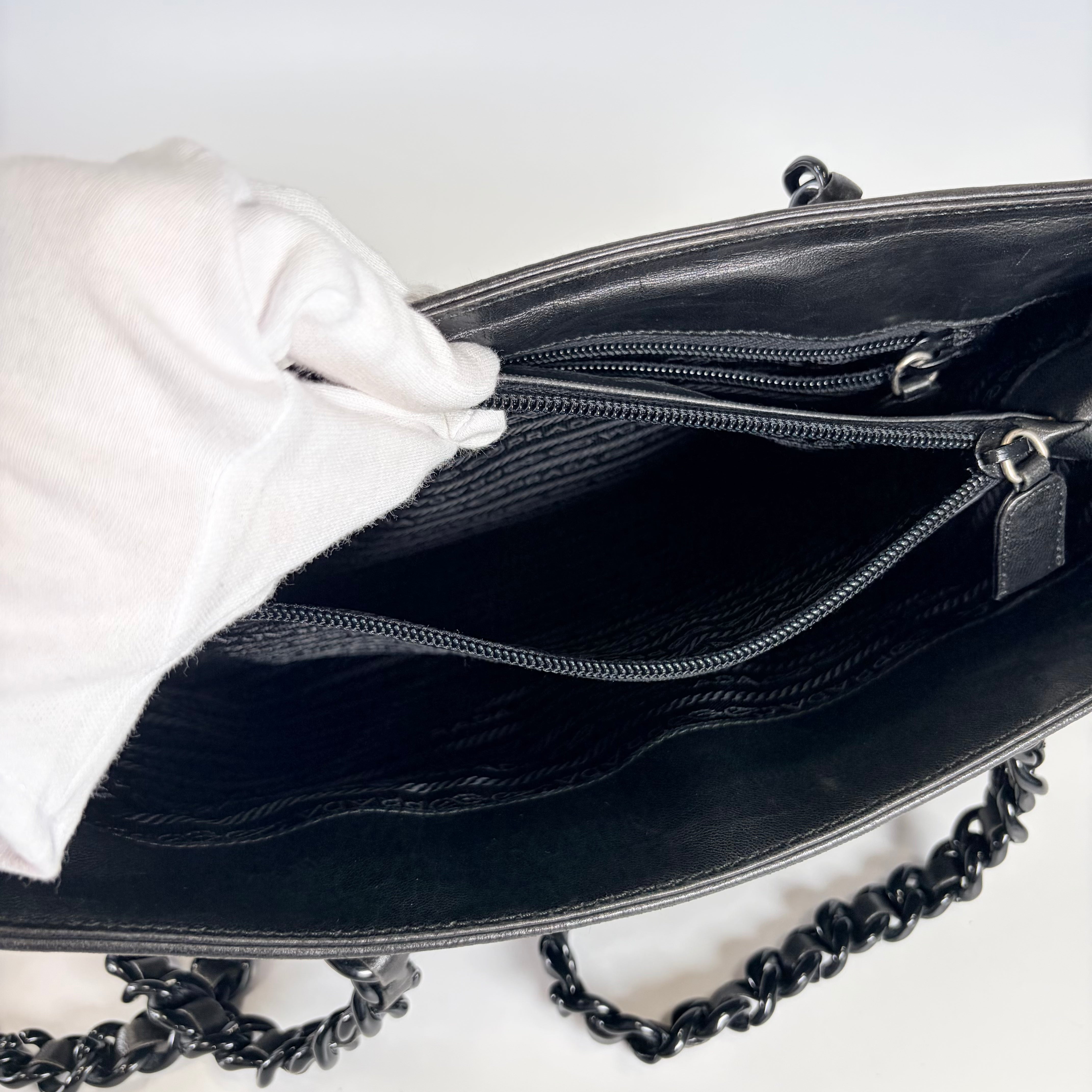 2604 secondhand PRADA Plastic chain Tote black