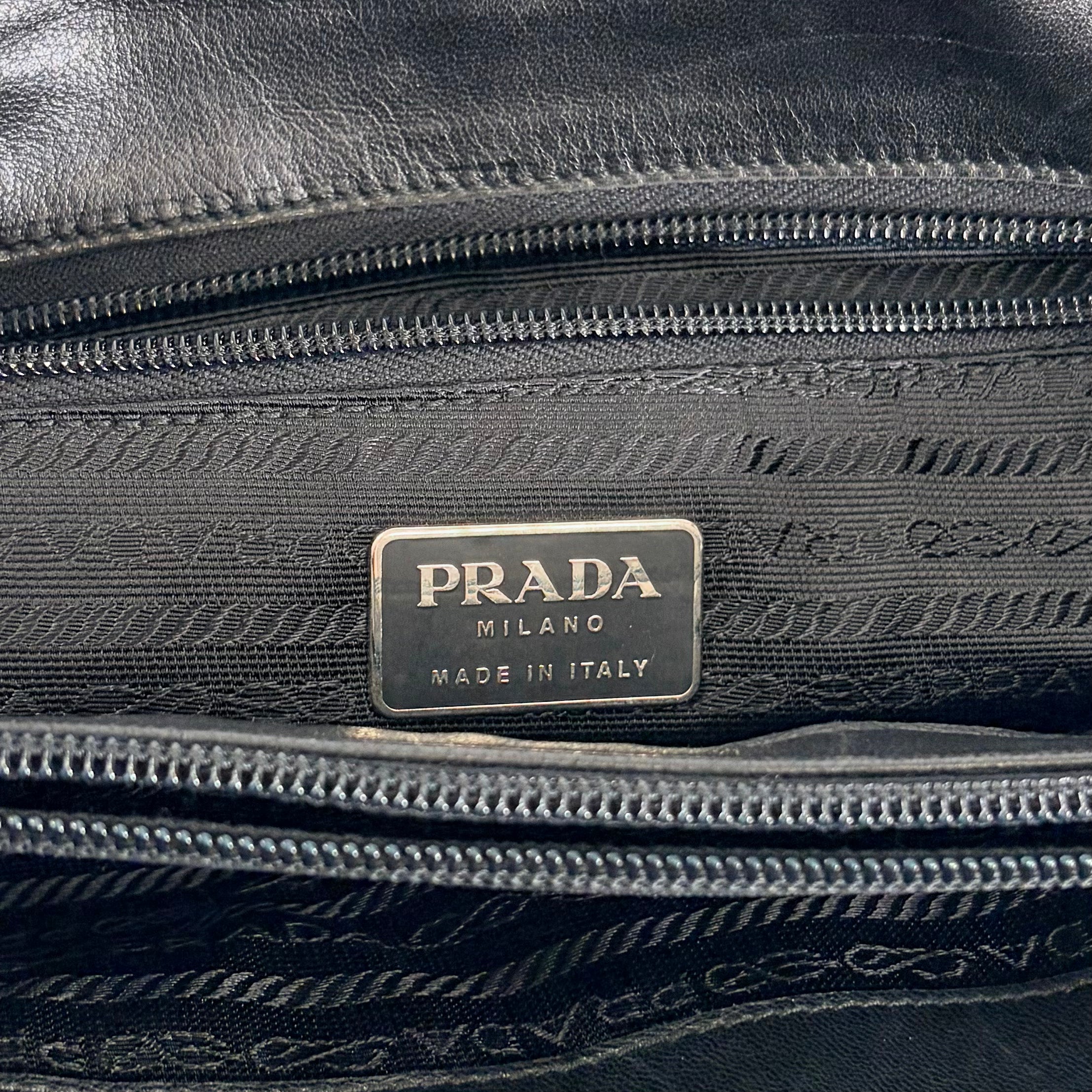 2604 secondhand PRADA Plastic chain Tote black