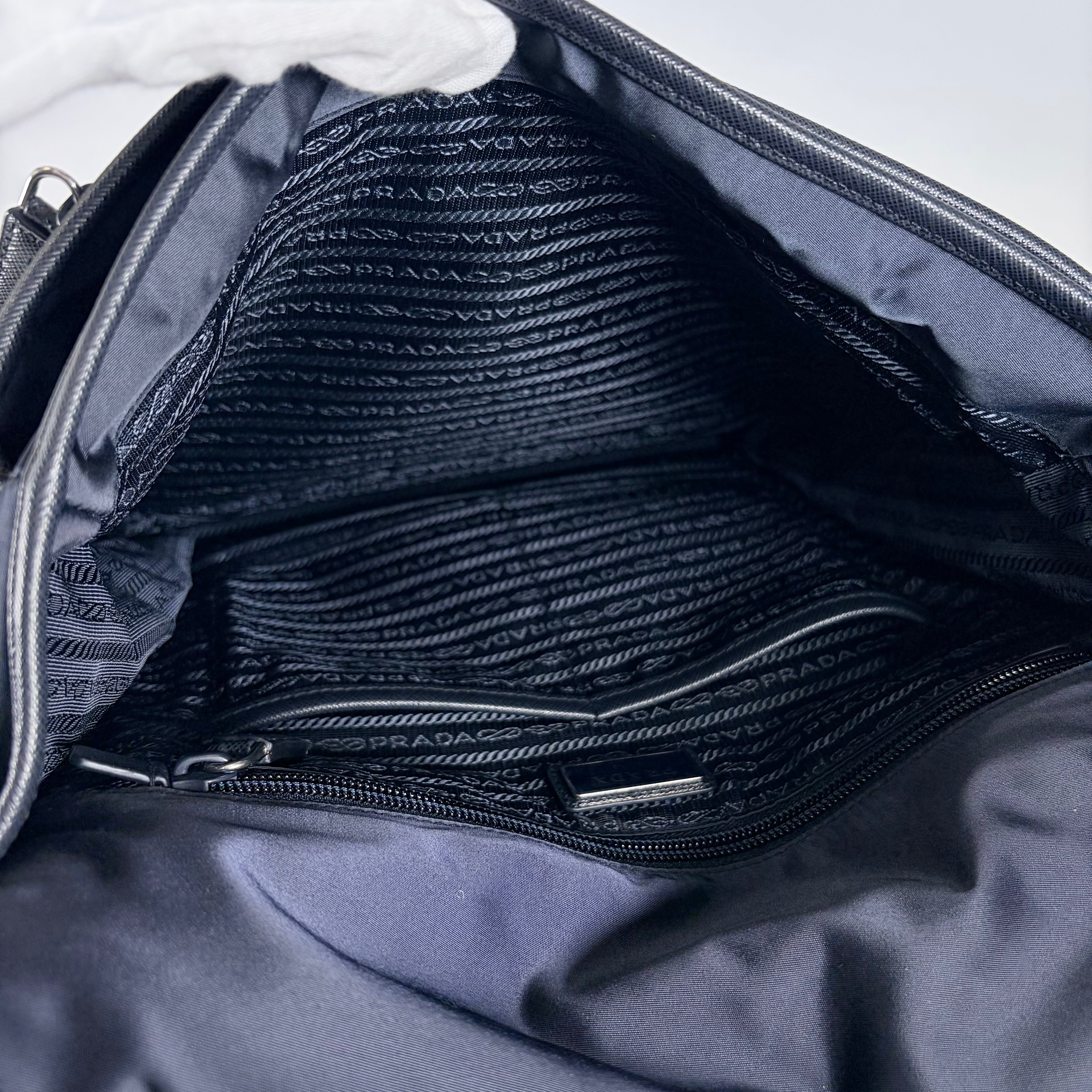 2604 secondhand PRADA Shoulder bag