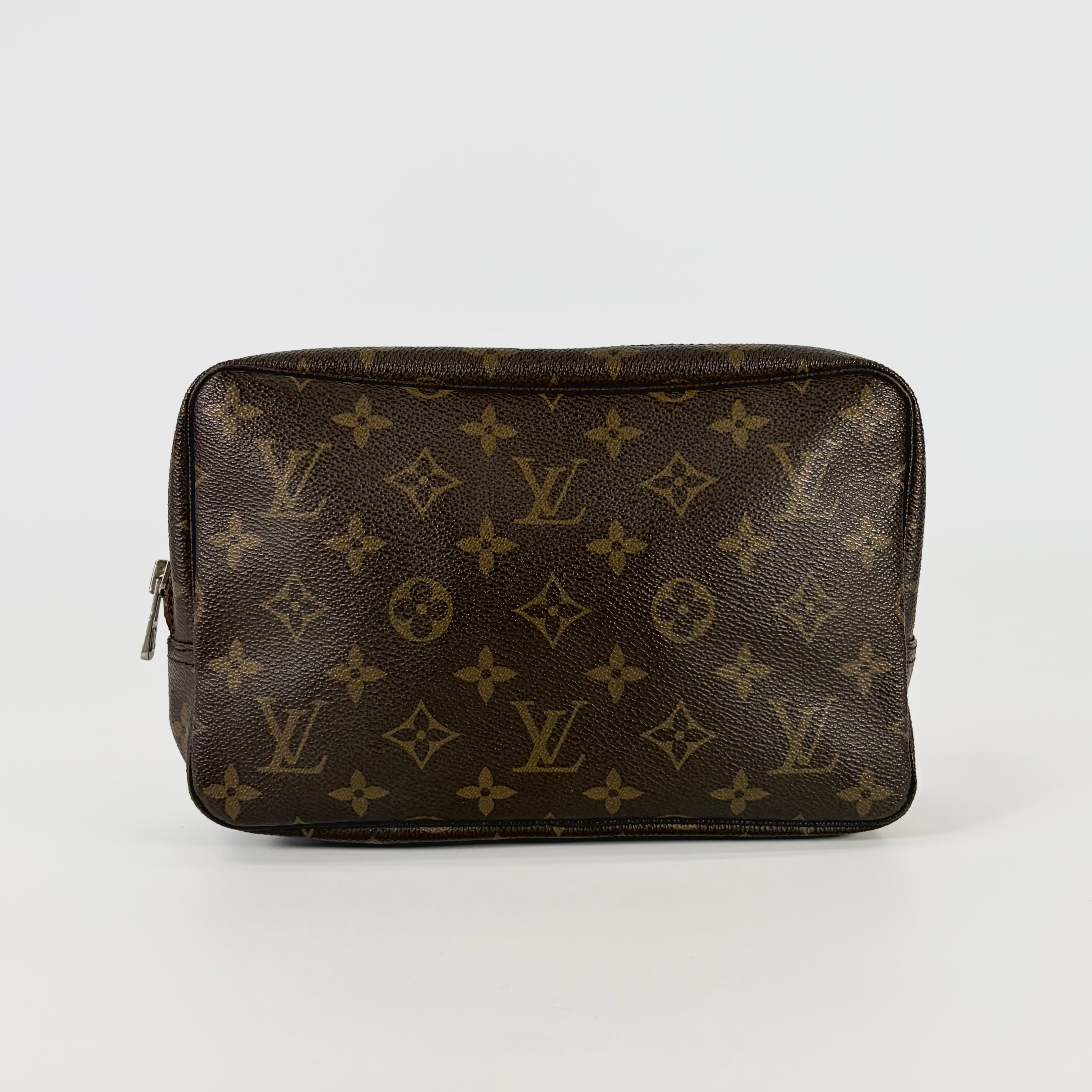2604 secondhand LV Monogram Truth Wallet 23