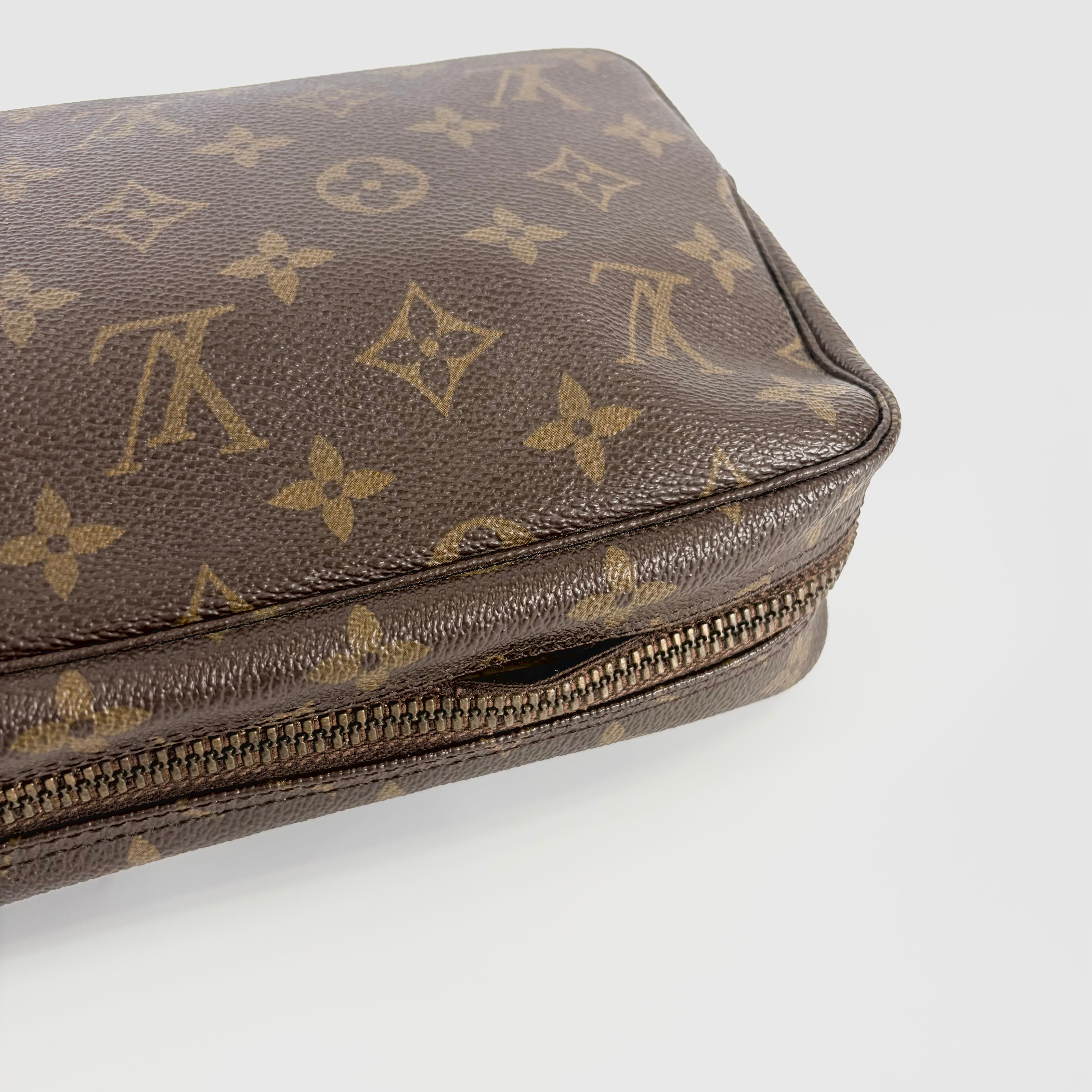 2604 secondhand LV Monogram Truth Wallet 23