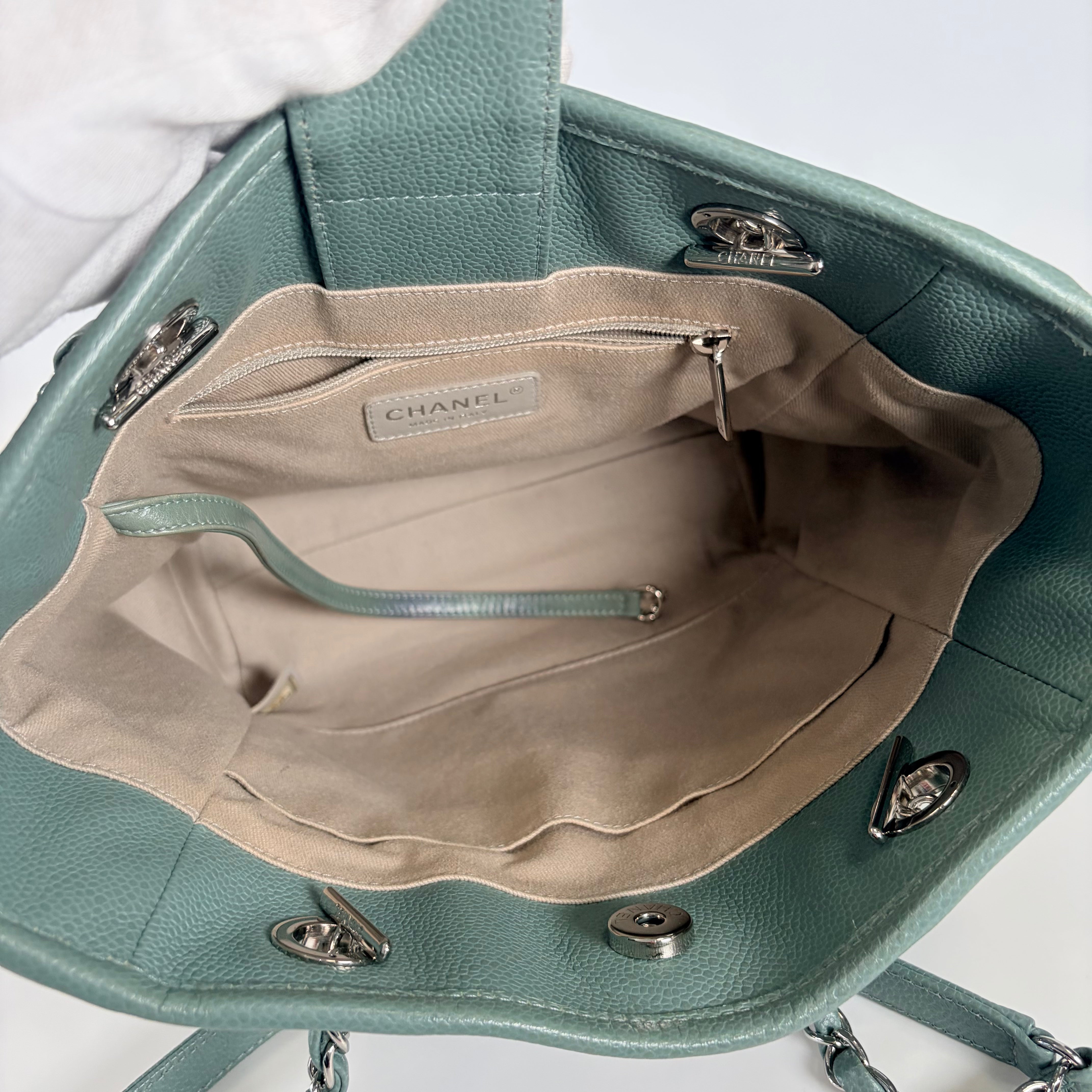 2605 secondhand CHANEL Deauville green