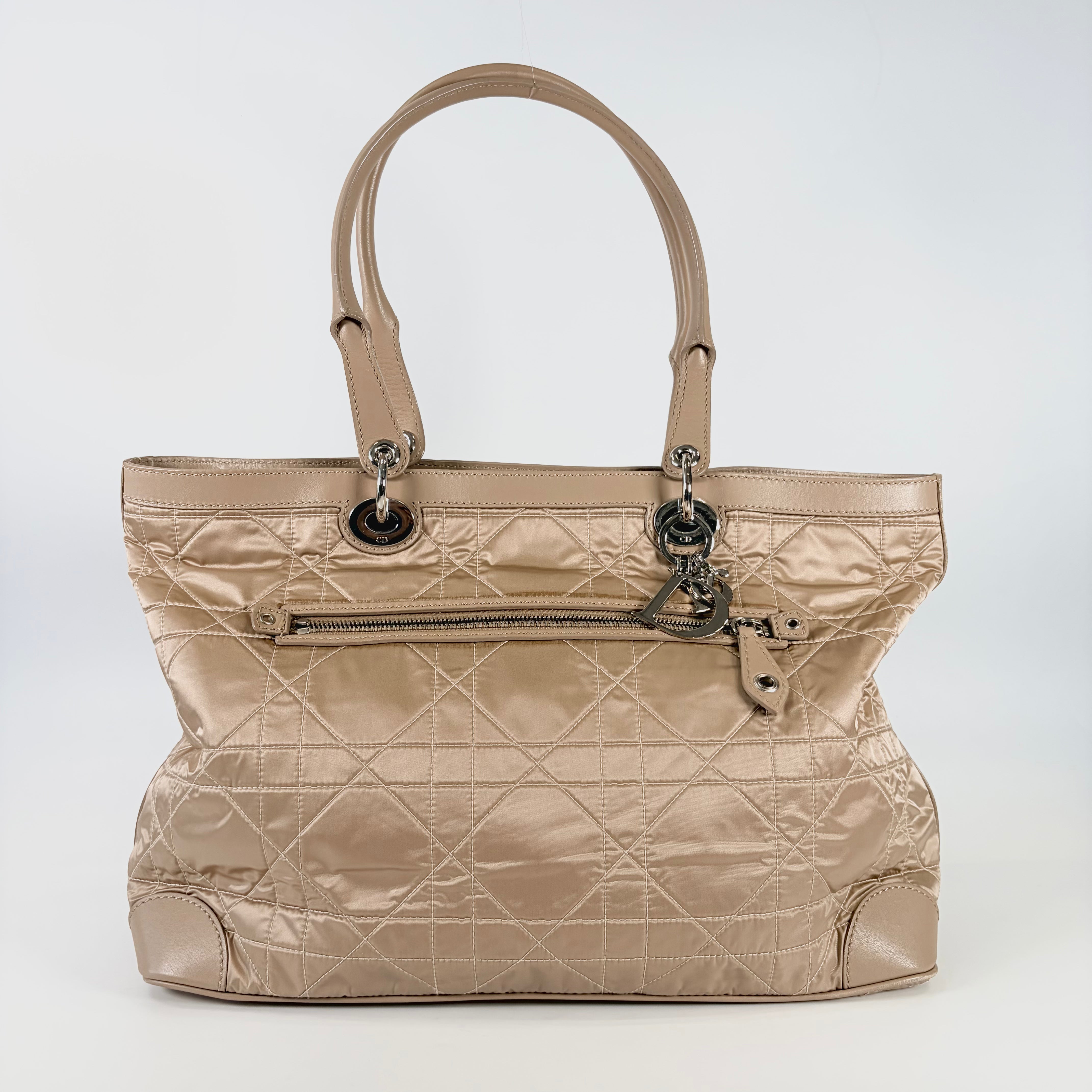 2604 secondhand CD hand bag