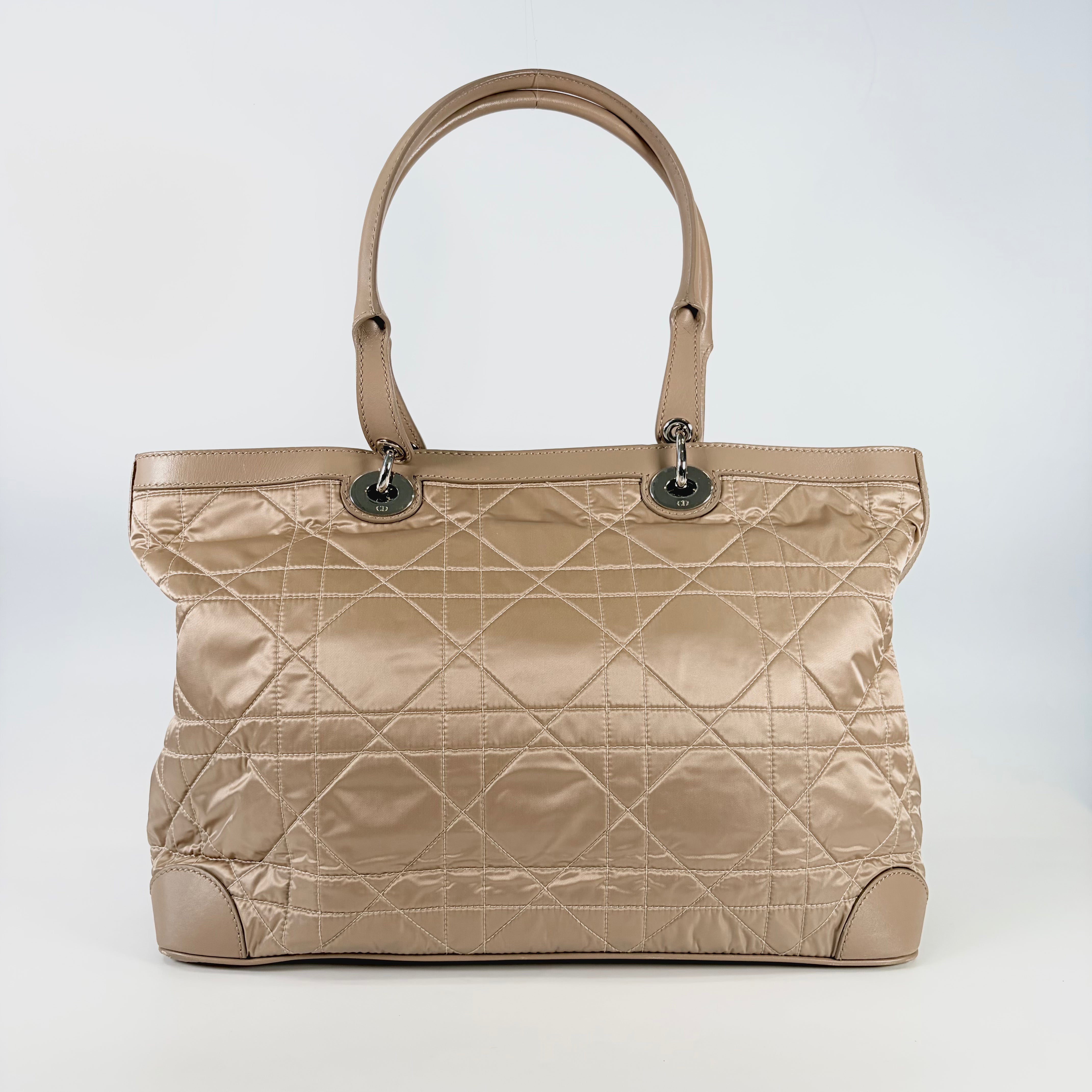 2604 secondhand CD hand bag