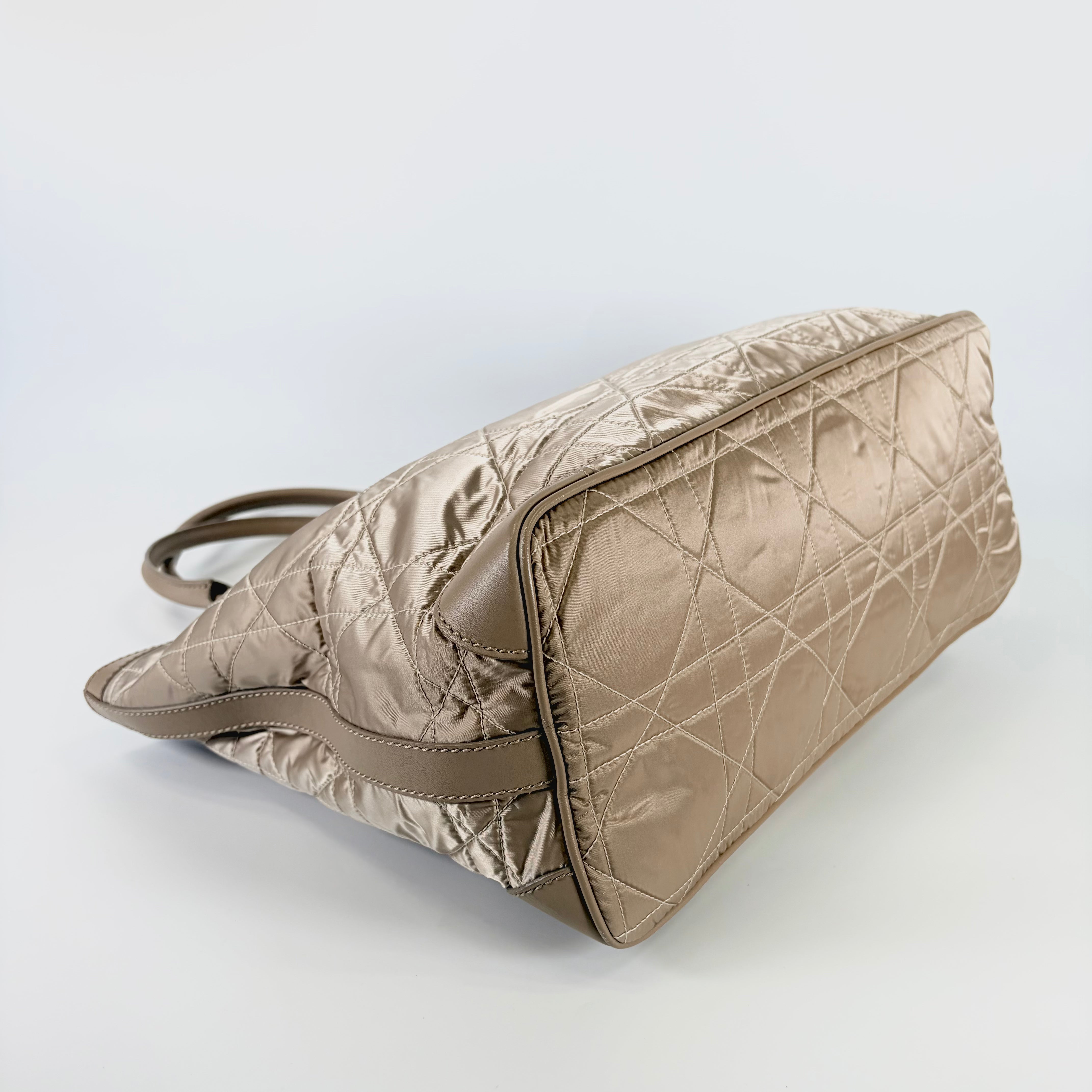 2604 secondhand CD hand bag