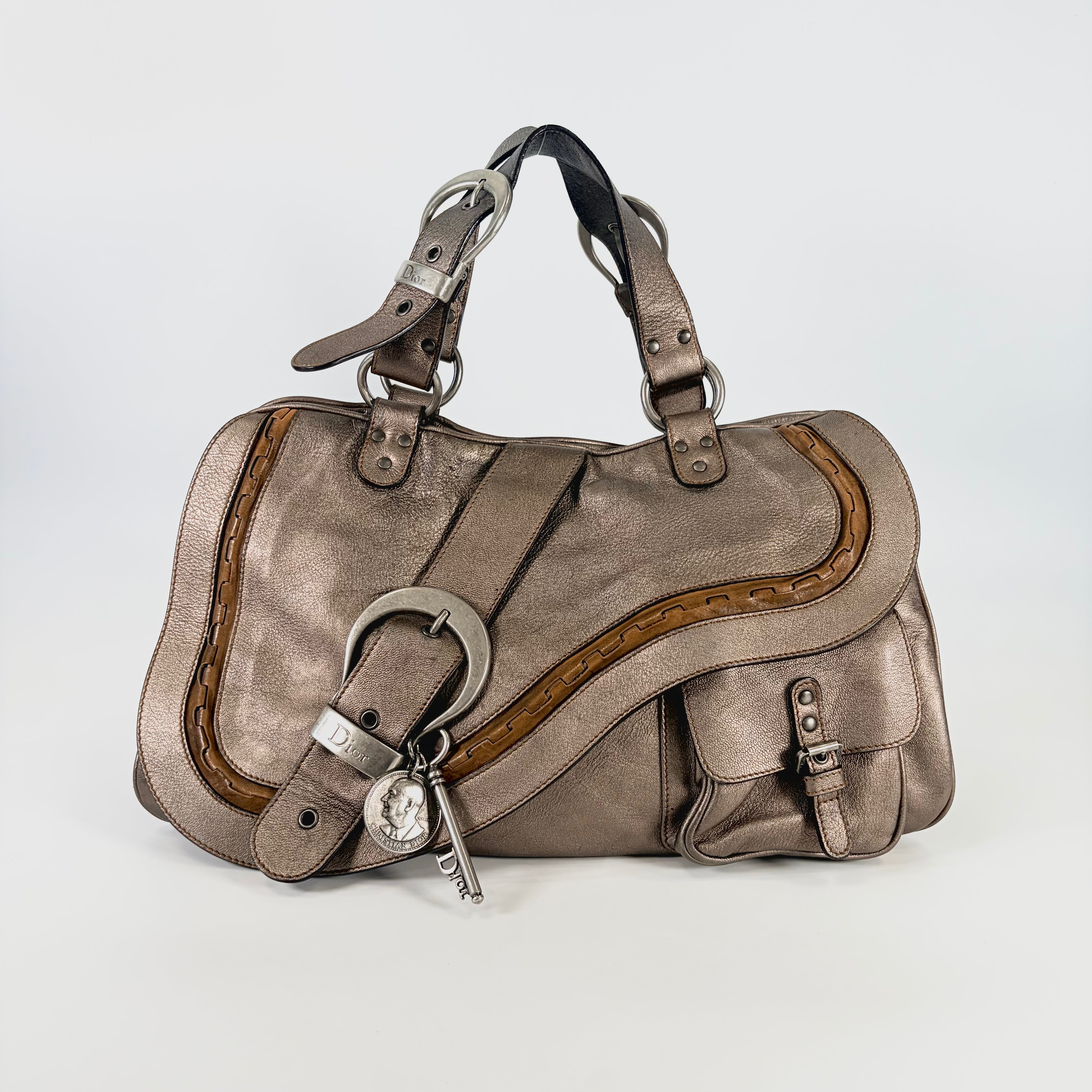 2605 secondhand CD hand bag