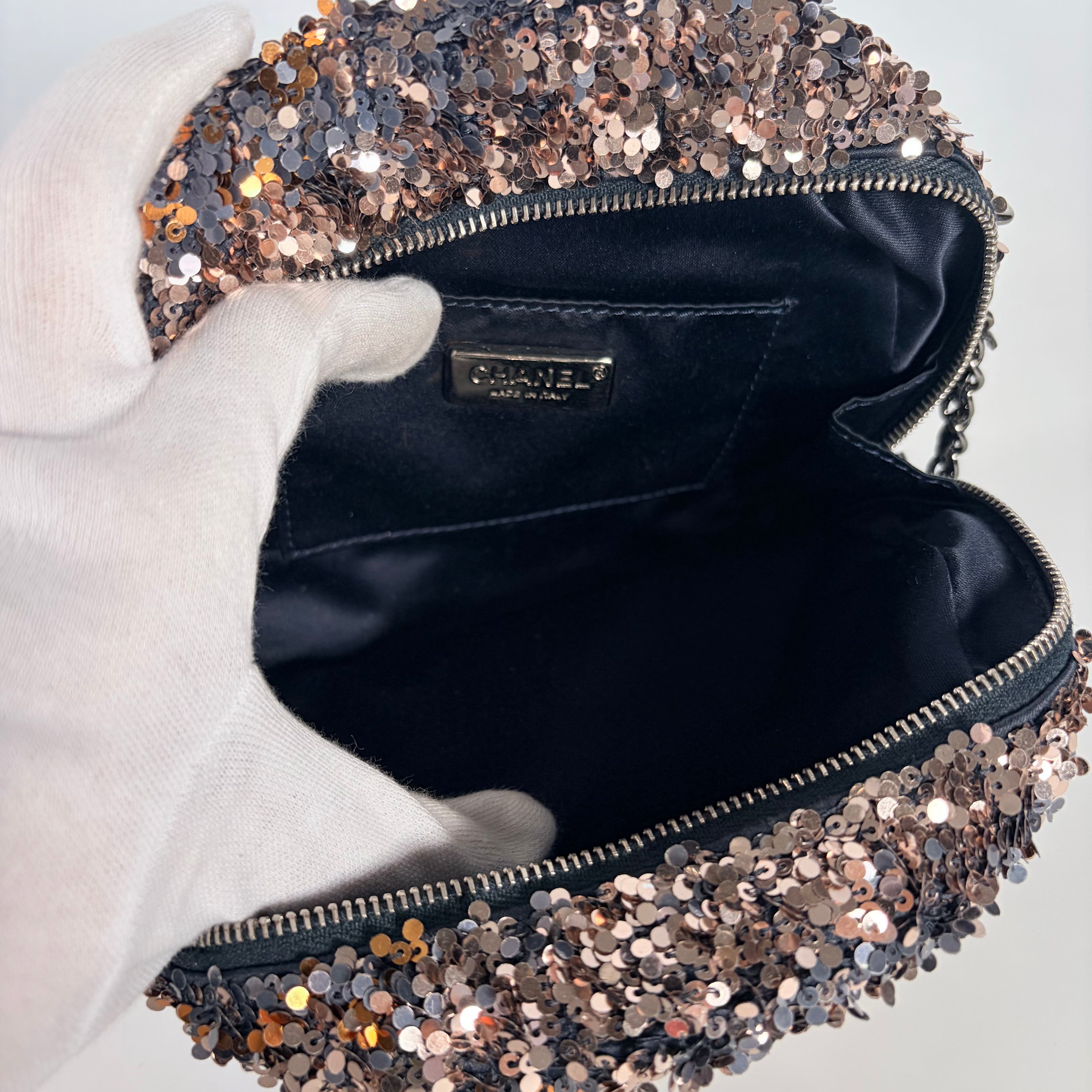 2605 secondhand CHANEL sequins Shoulder bag
