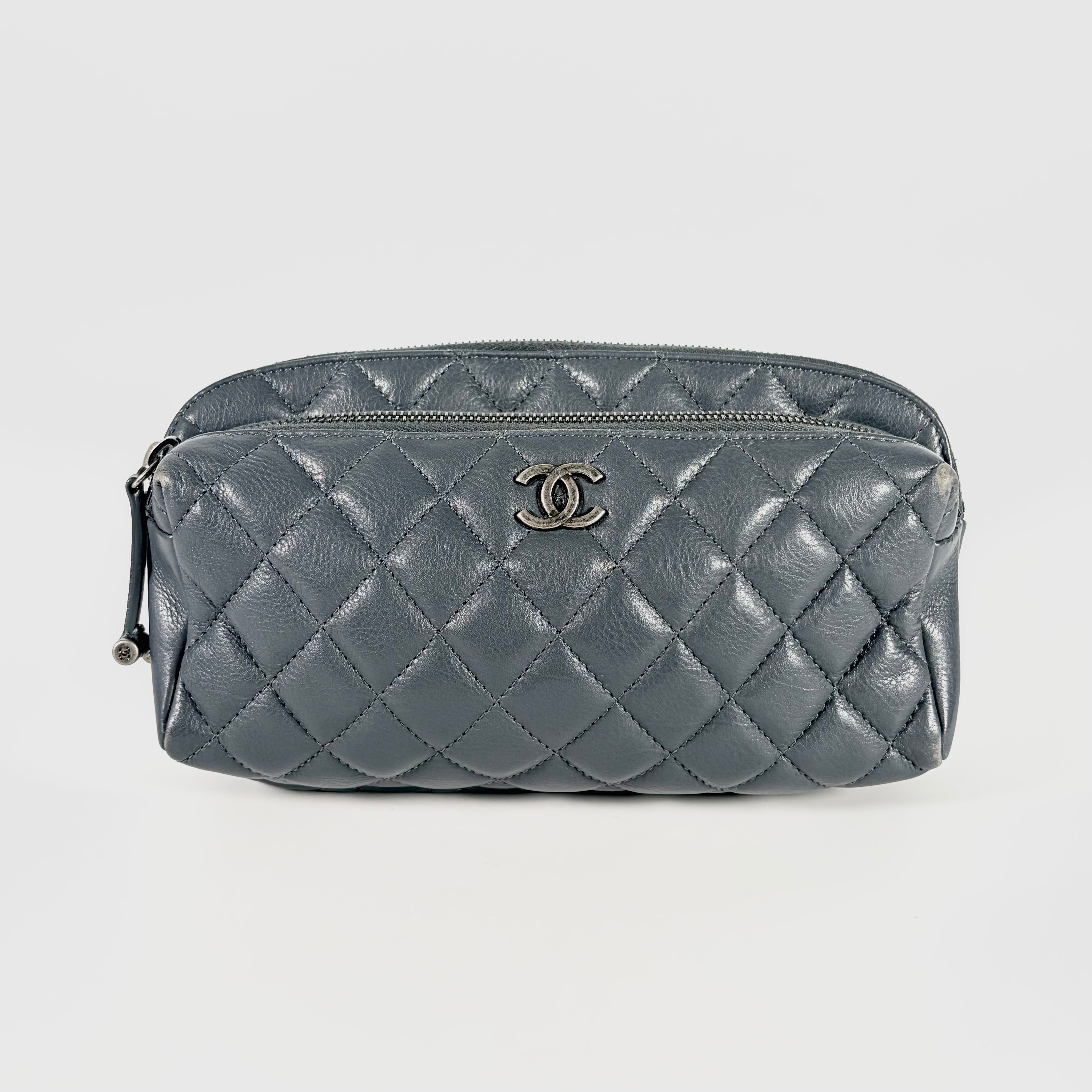 2604 secondhand CHANEL Matelasse Body Bag