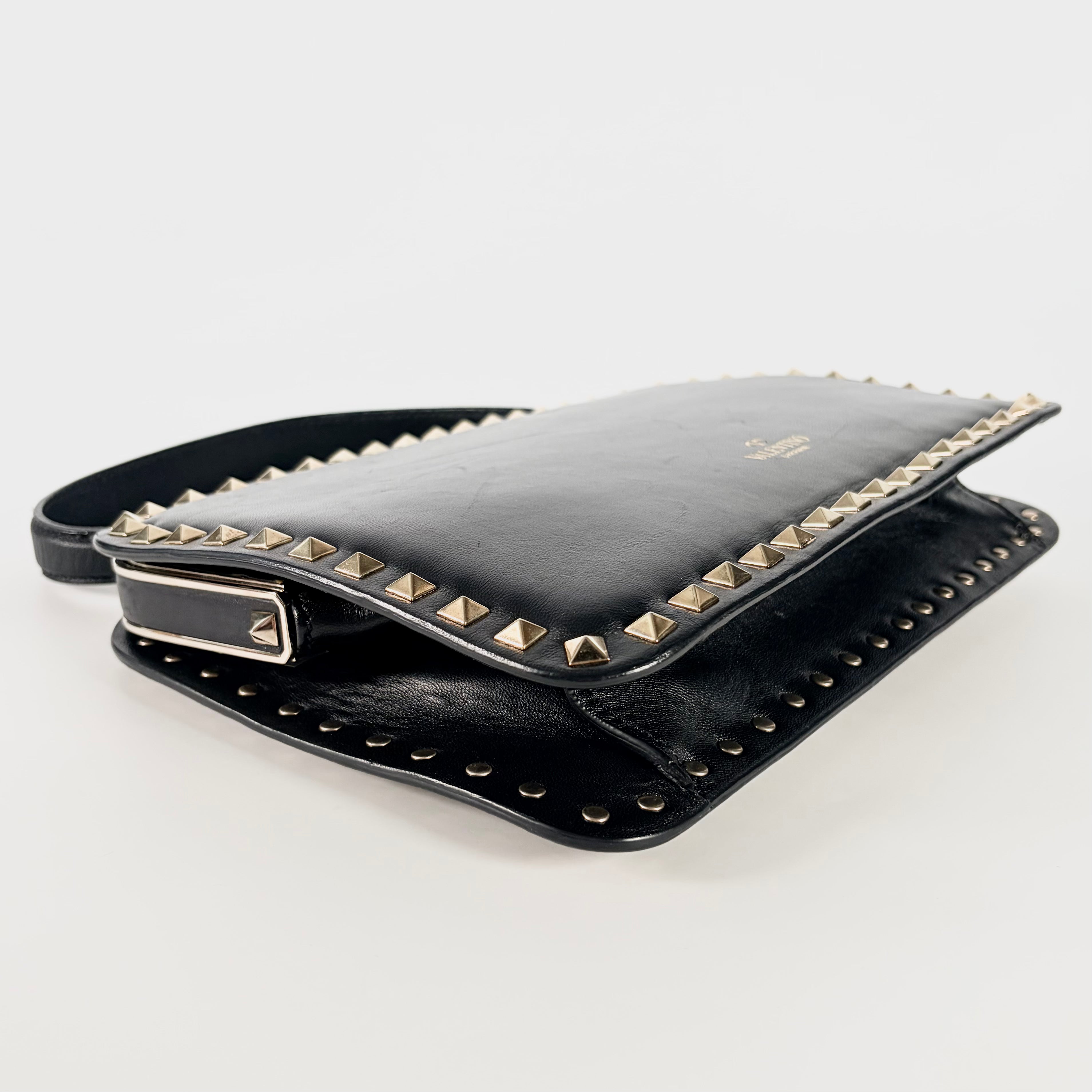 2605 secondhand VALENTINO beads hand black