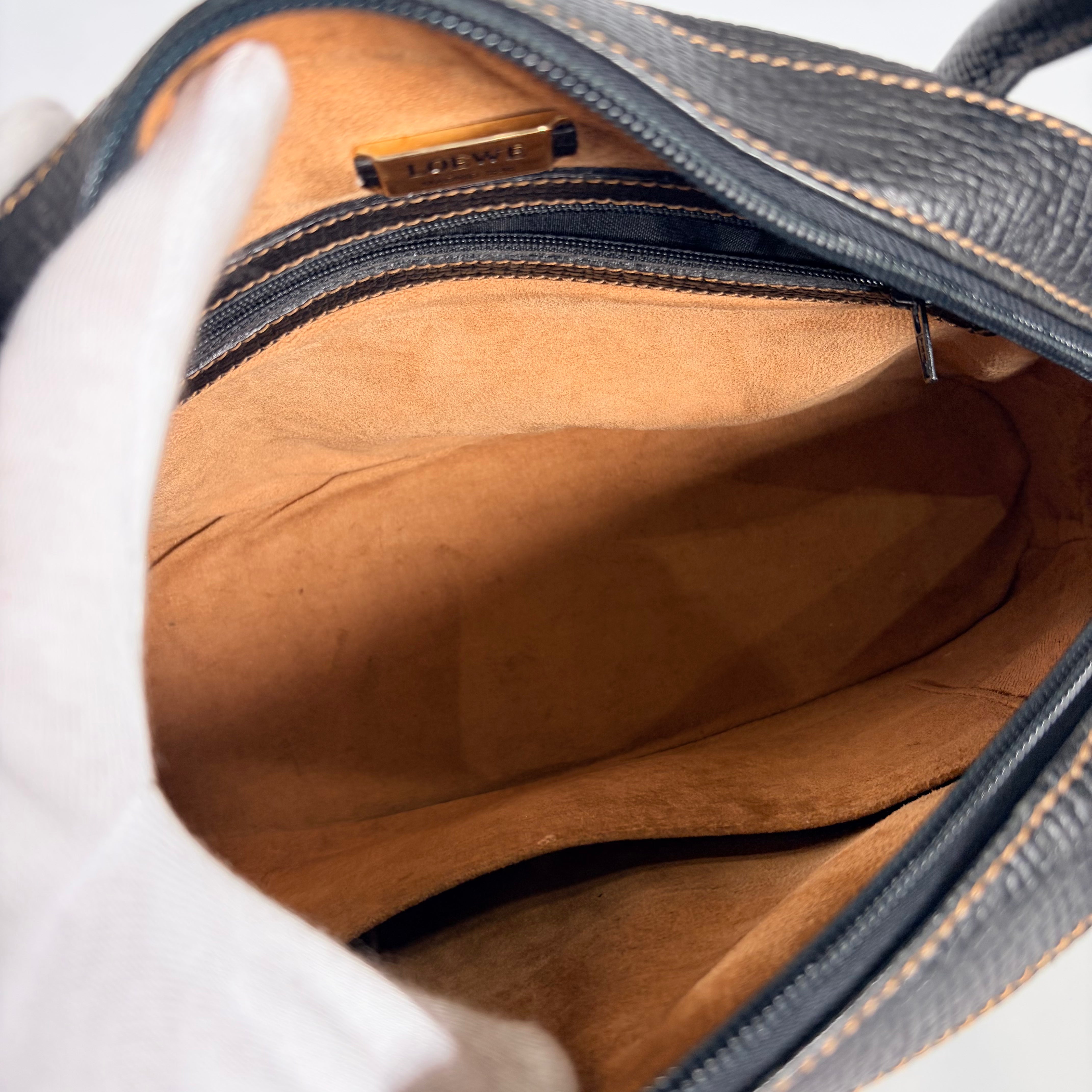 2605 secondhand LOEWE Nappa Shoulder bag