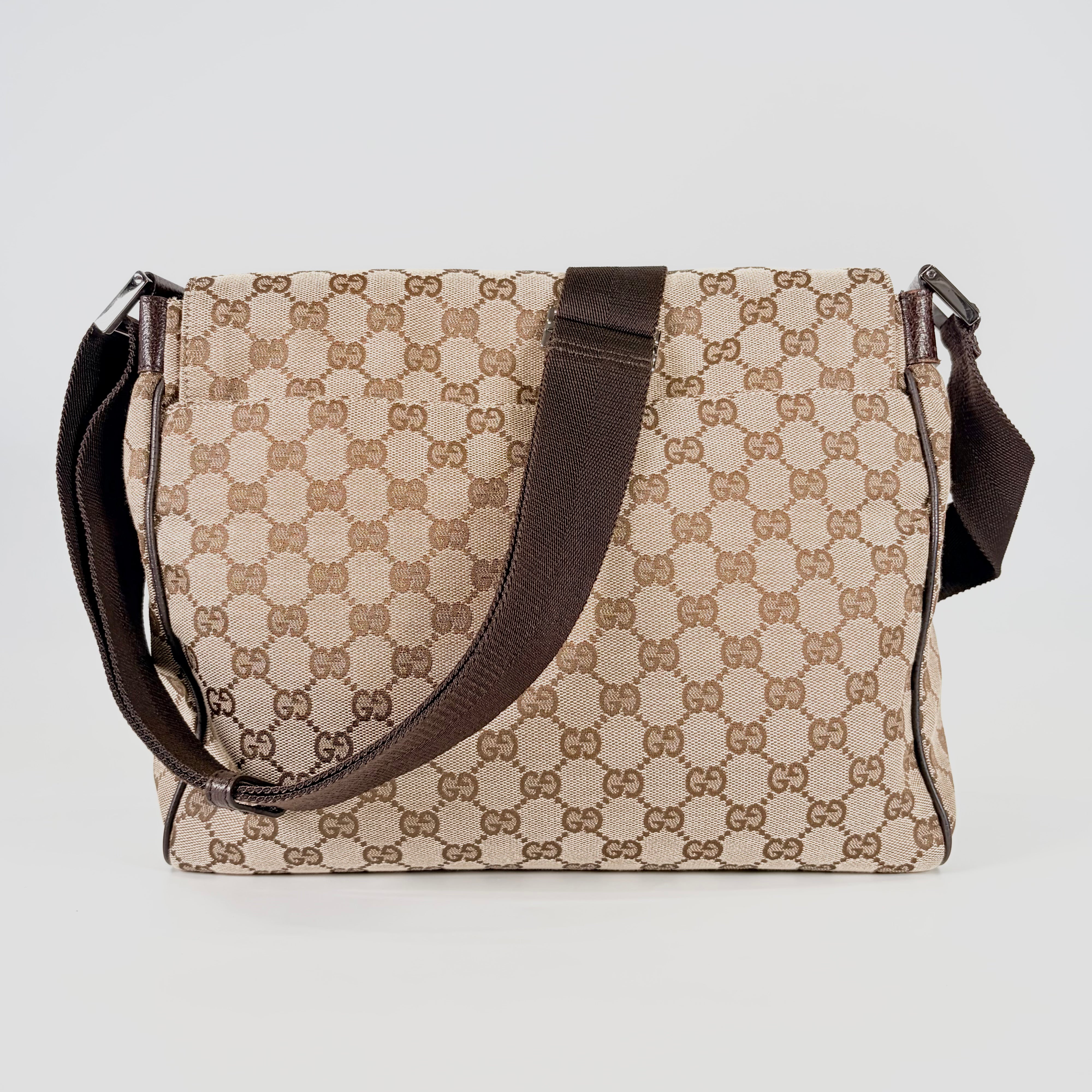 2605 secondhand GUCCI Messenger Bag GG canvas