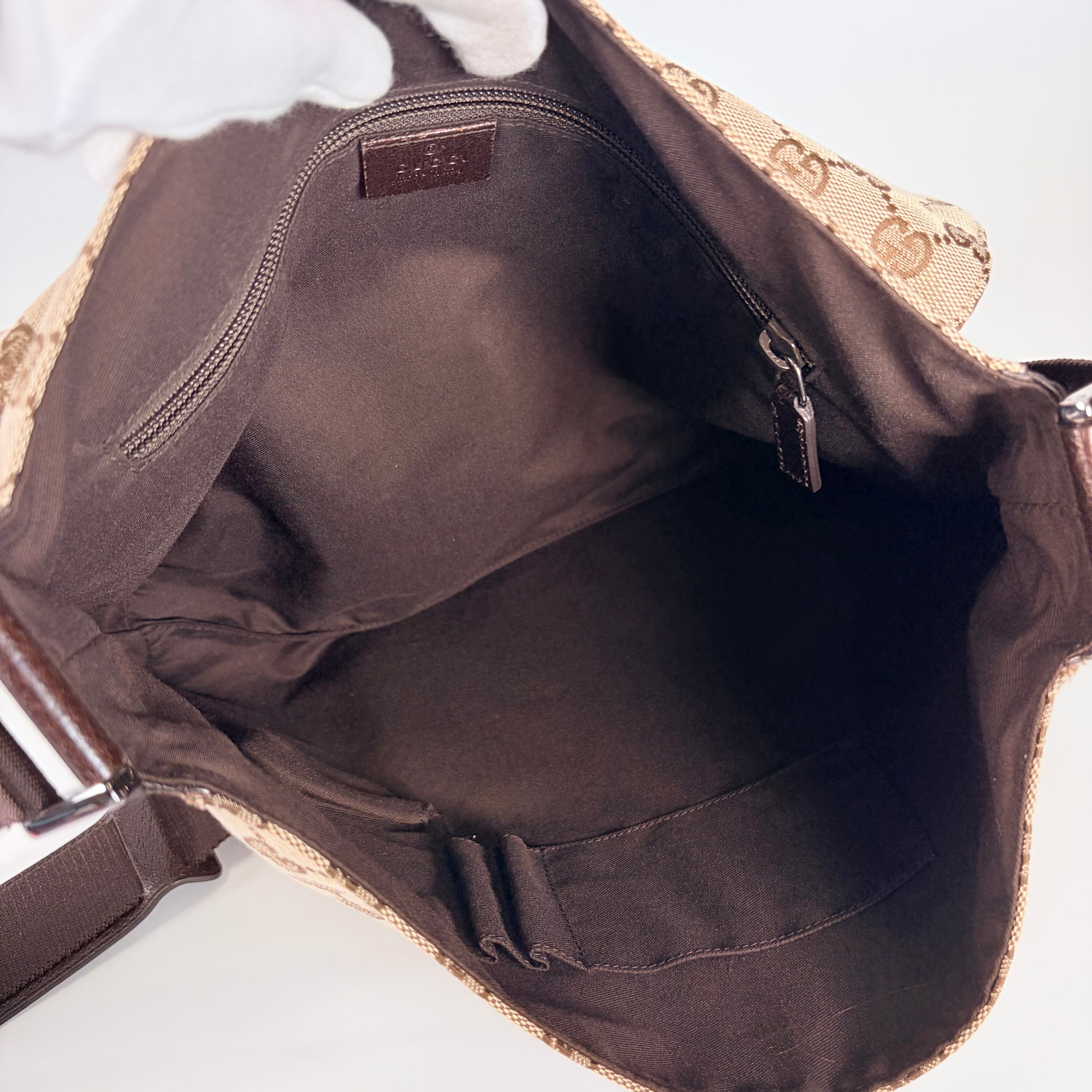 2605 secondhand GUCCI Messenger Bag GG canvas