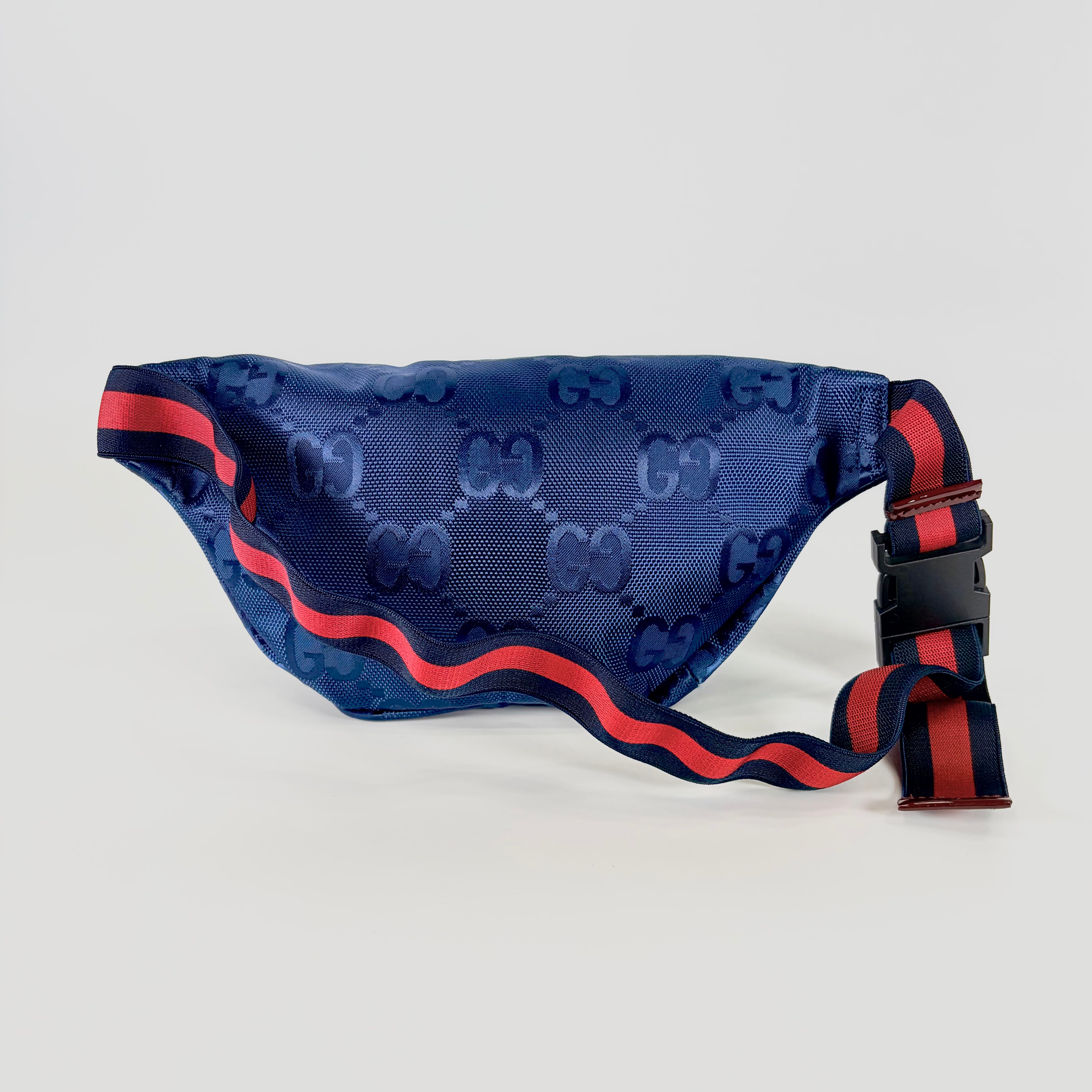 2605 secondhand GUCCI jumbo GG campus Body Bag