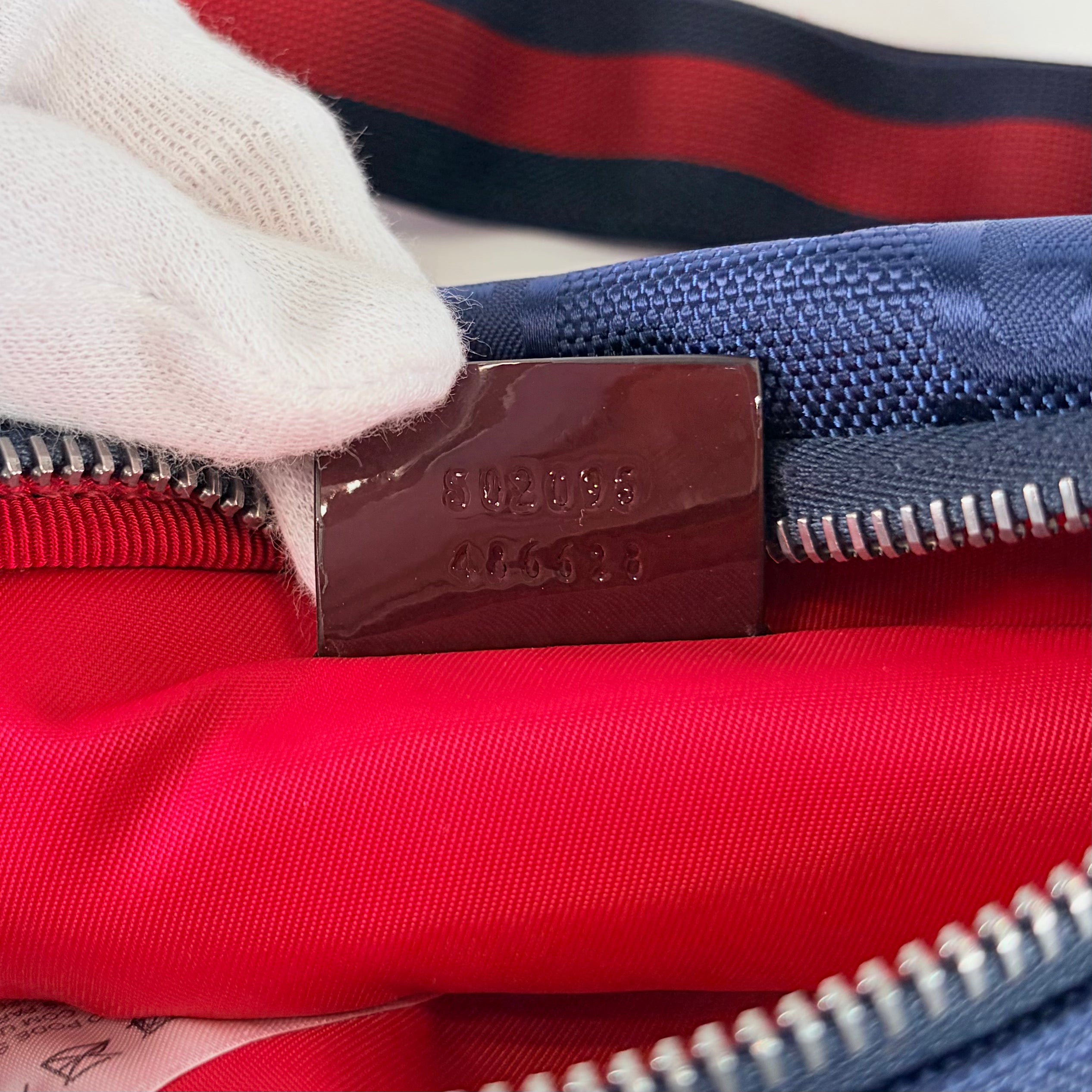 2605 secondhand GUCCI jumbo GG campus Body Bag