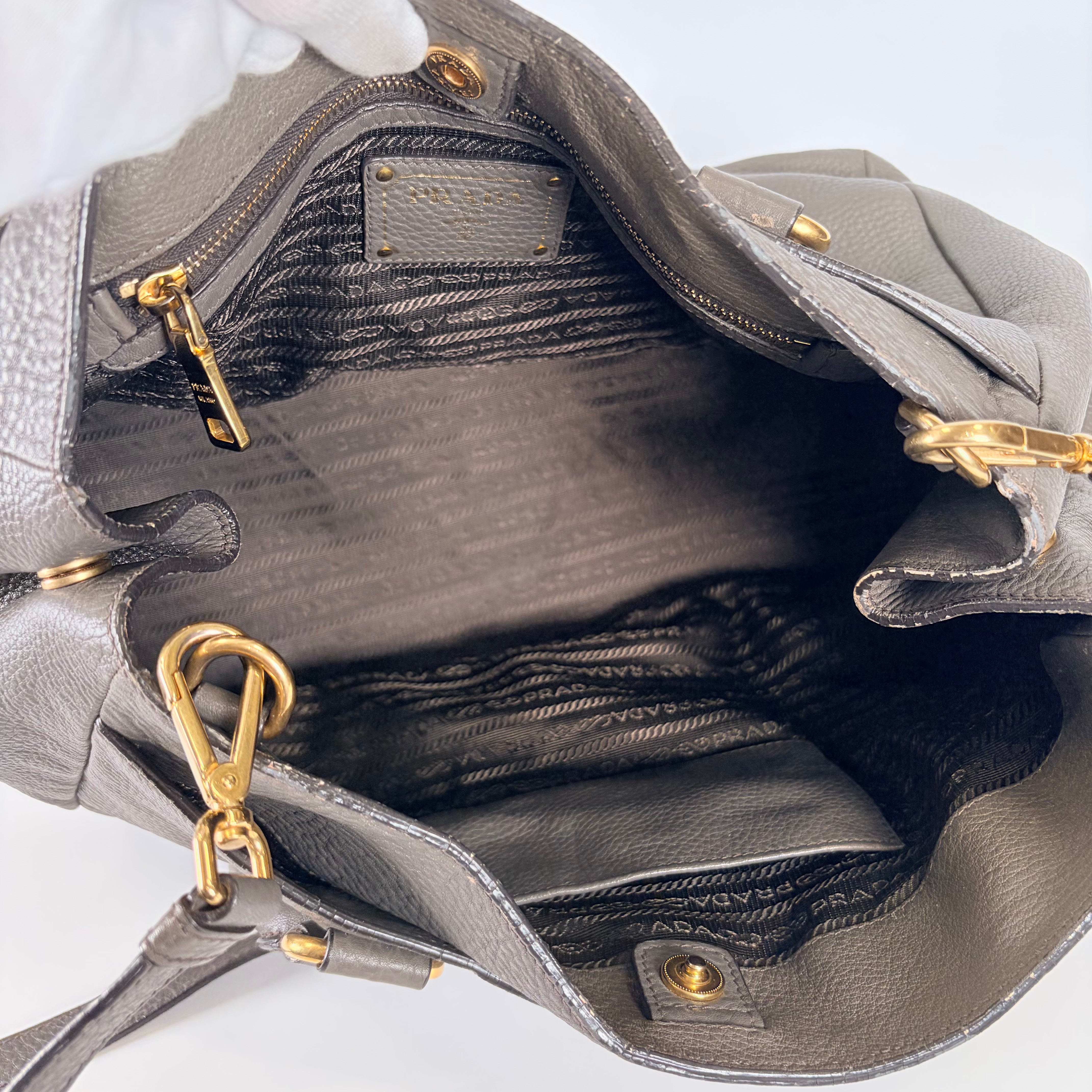 2605 secondhand PRADA hand bag