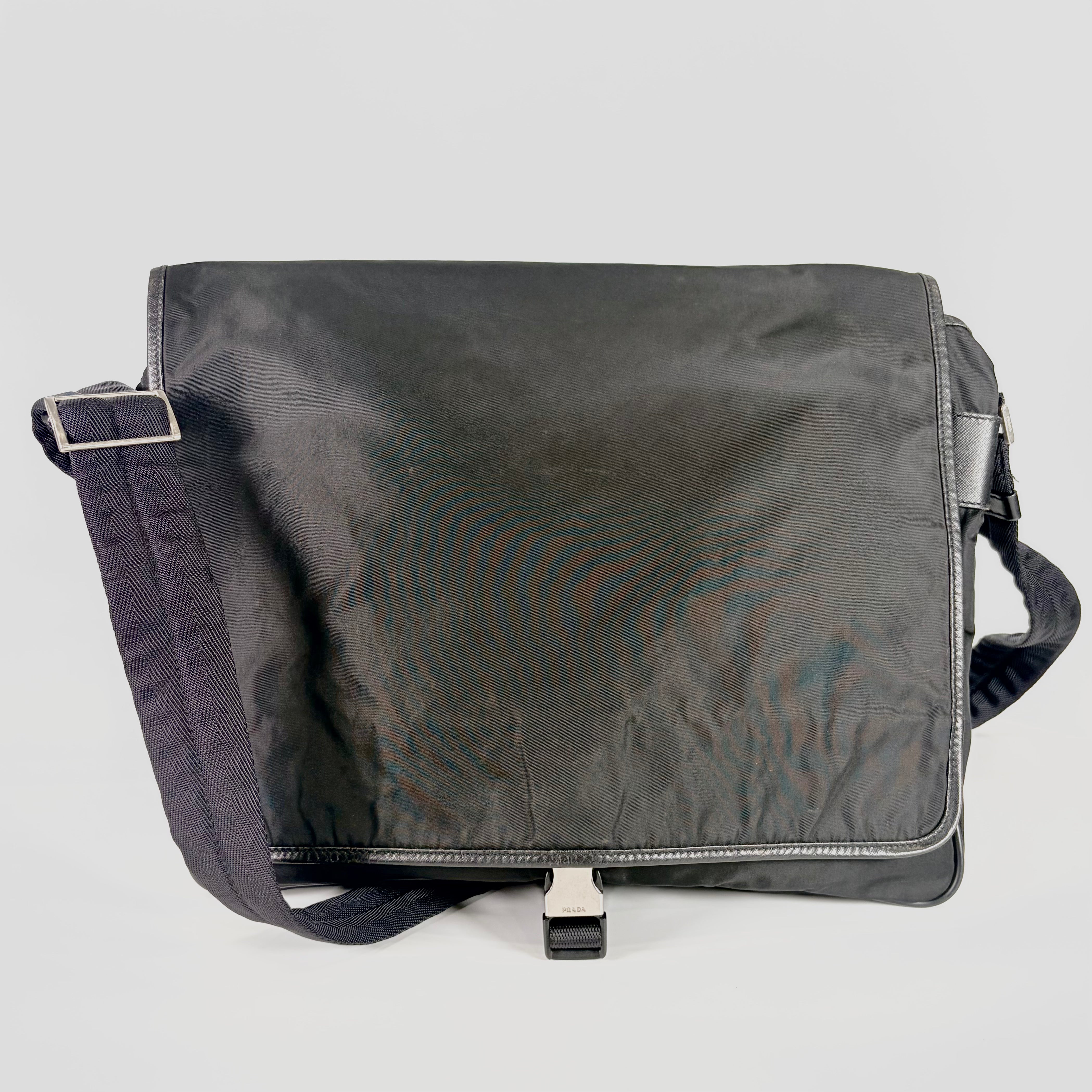 2605 secondhand PRADA nylon Shoulder bag