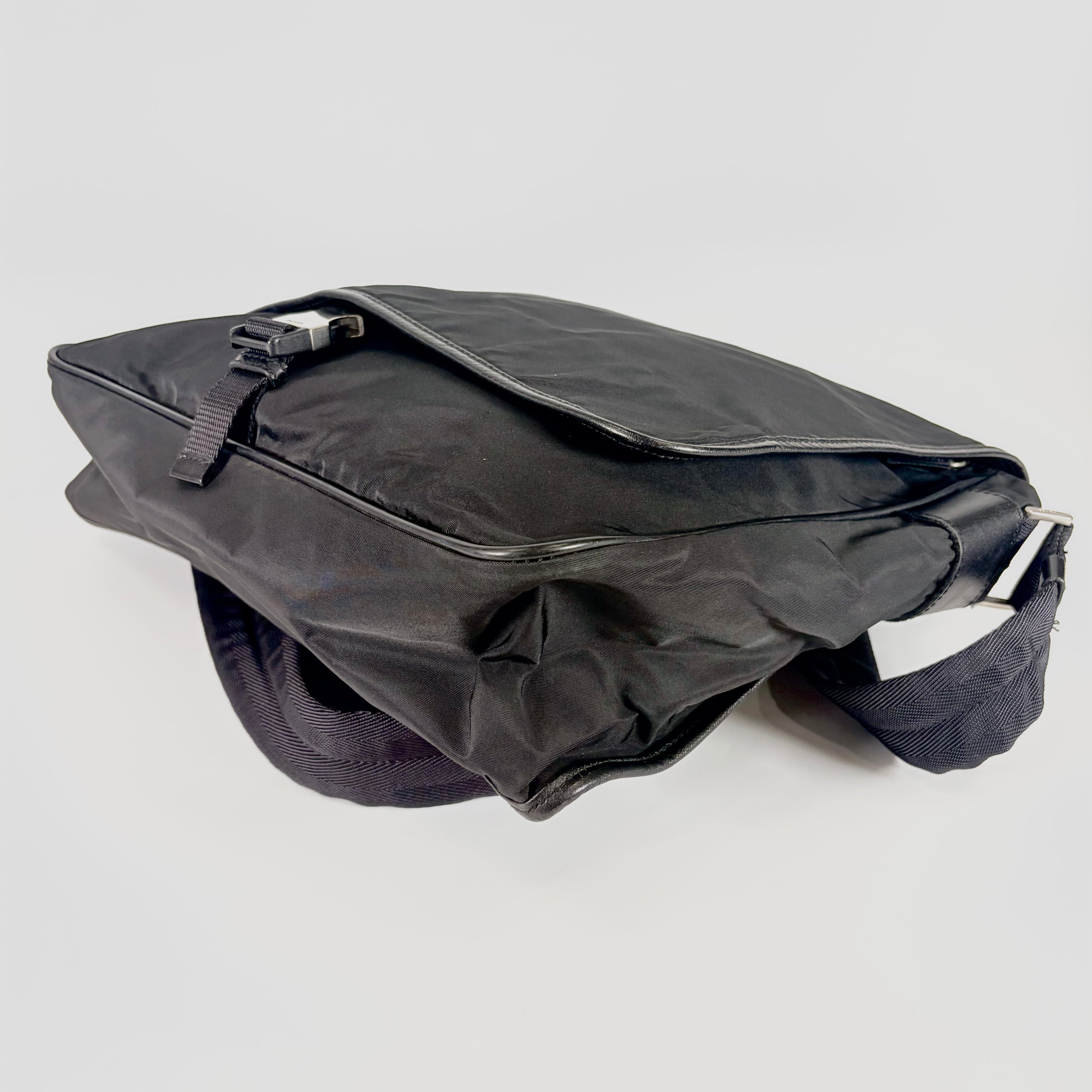 2605 secondhand PRADA nylon Shoulder bag
