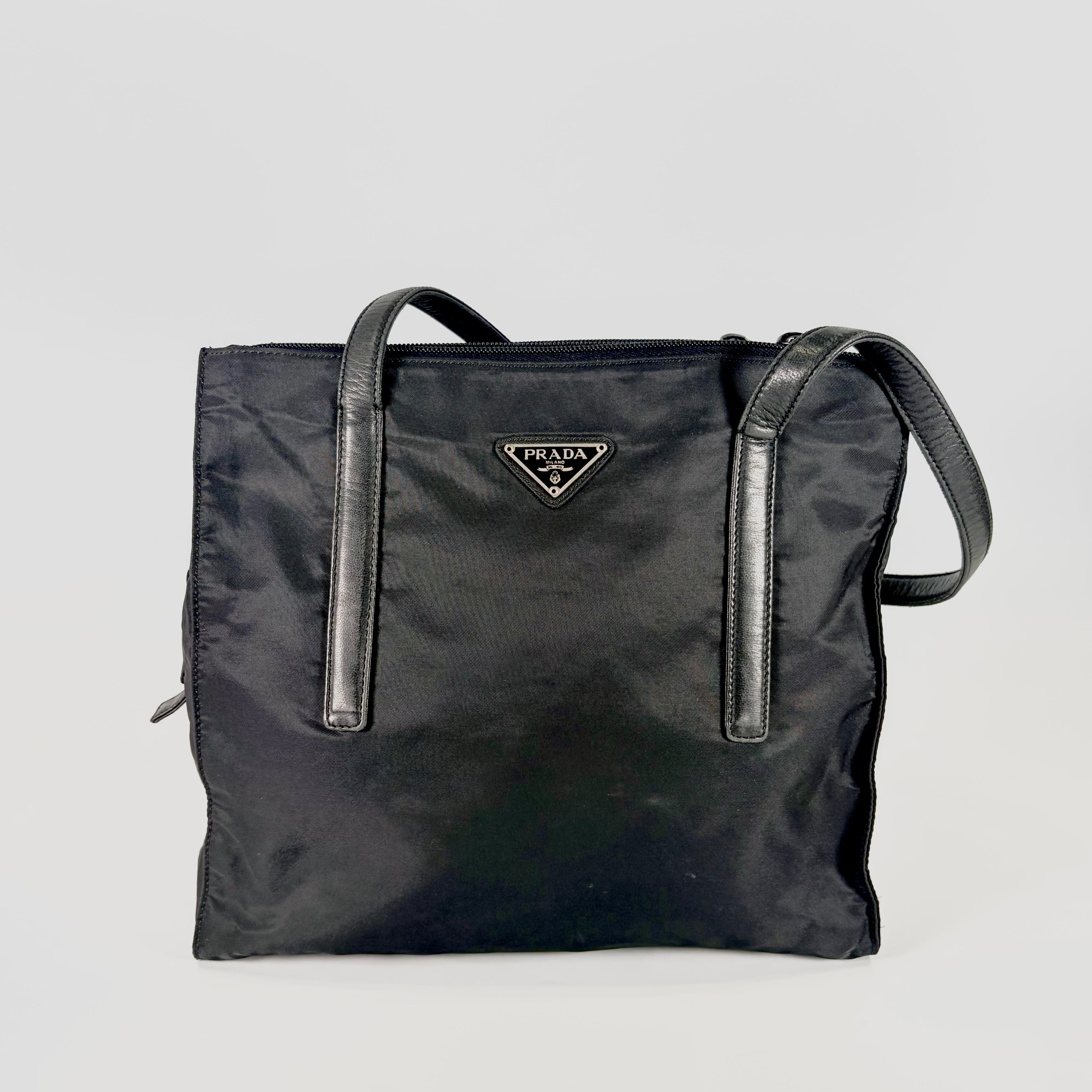 2605 secondhand PRADA nylon hand bag