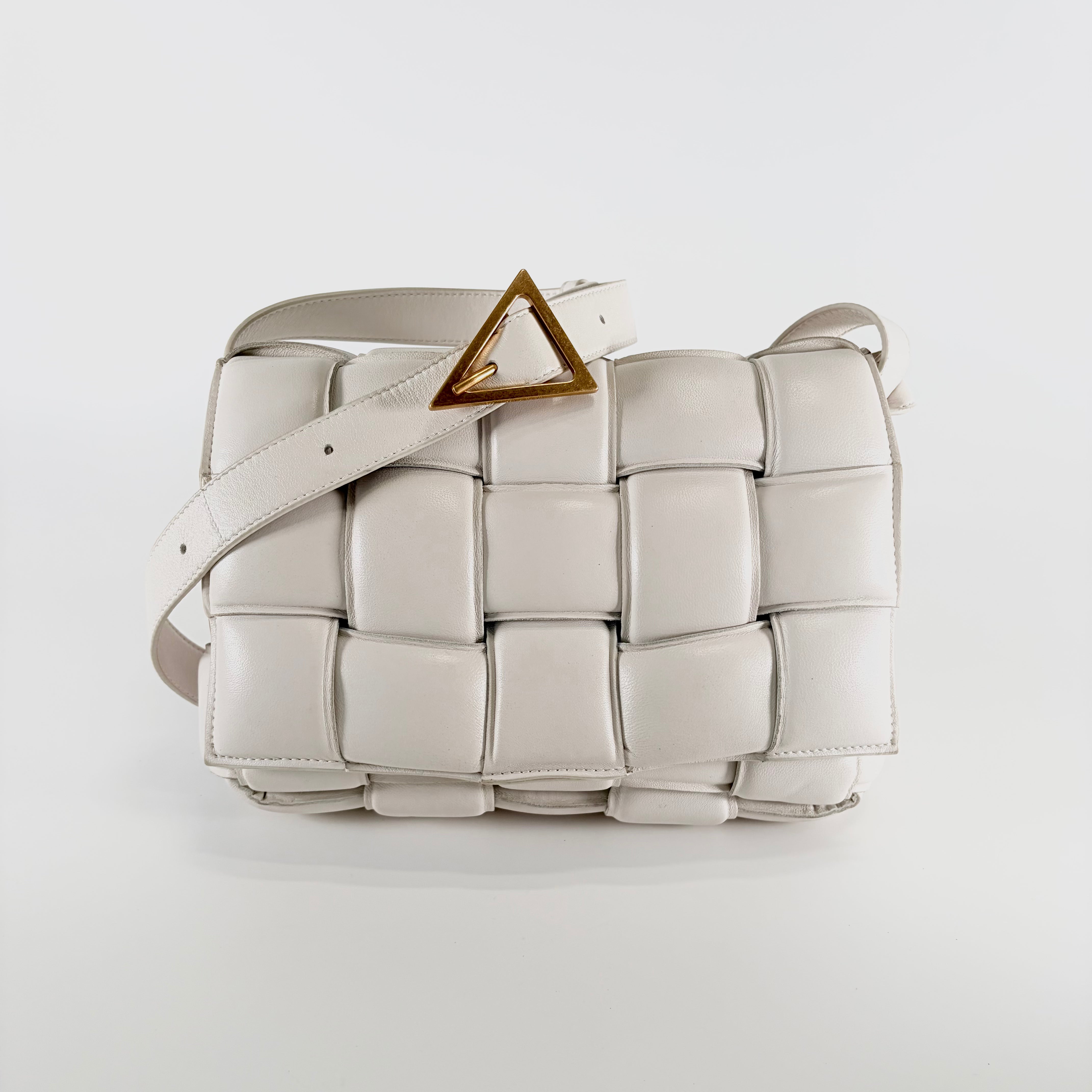 2605 secondhand BOTTEGAVENETA Padded Cassette off white