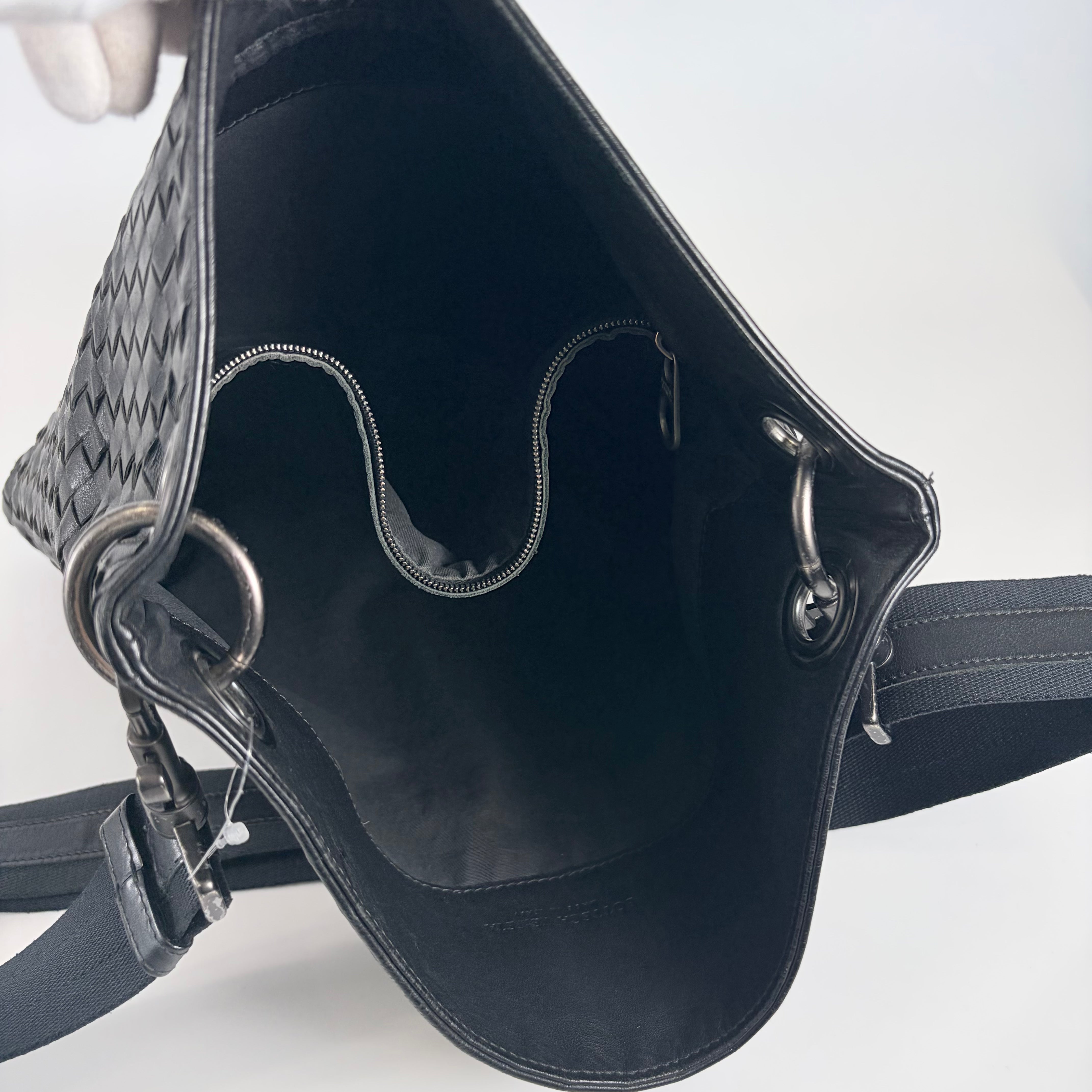 2604 secondhand BOTTEGA VENETA Intrecciato shoulder black