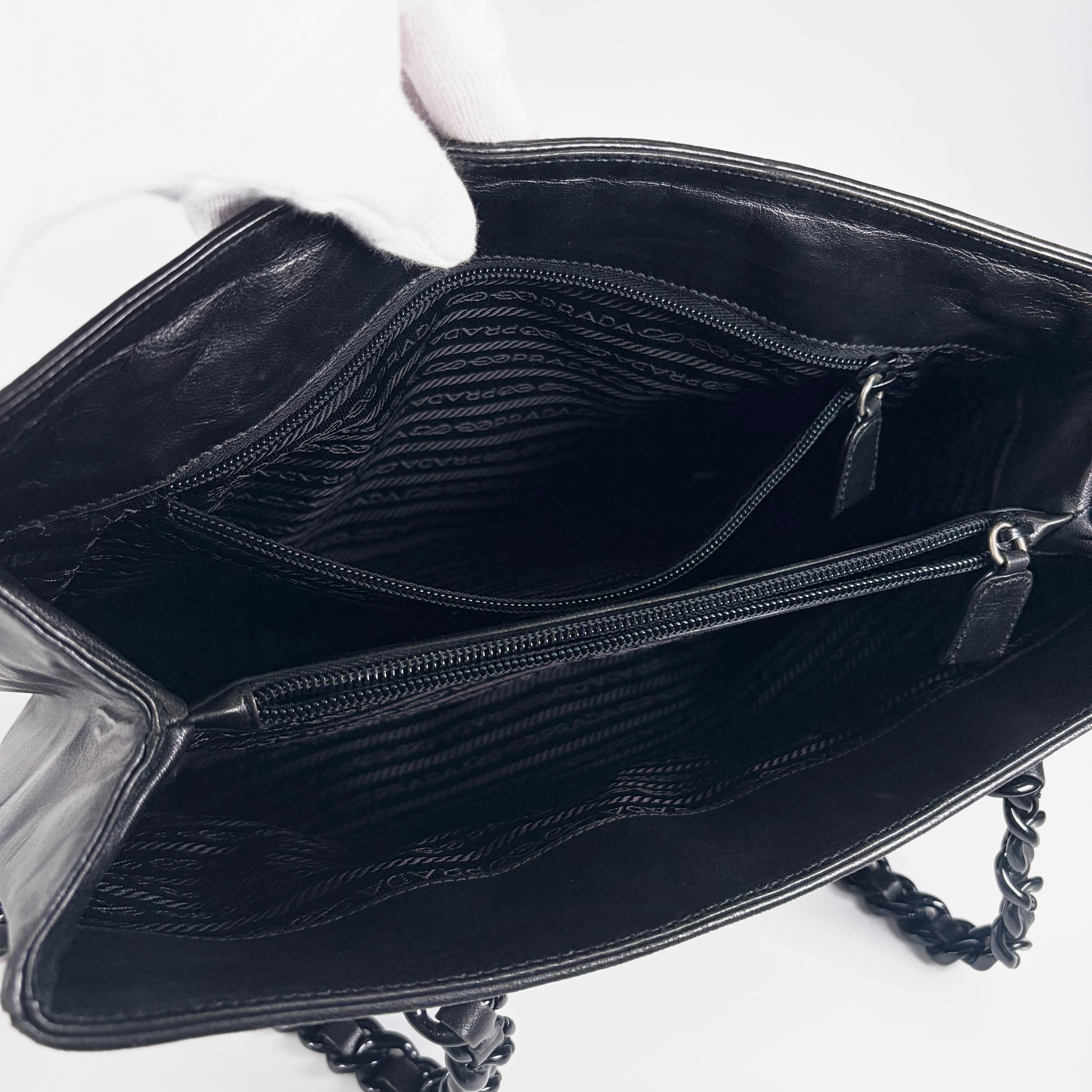 2604 secondhand PRADA Plastic chain Tote black