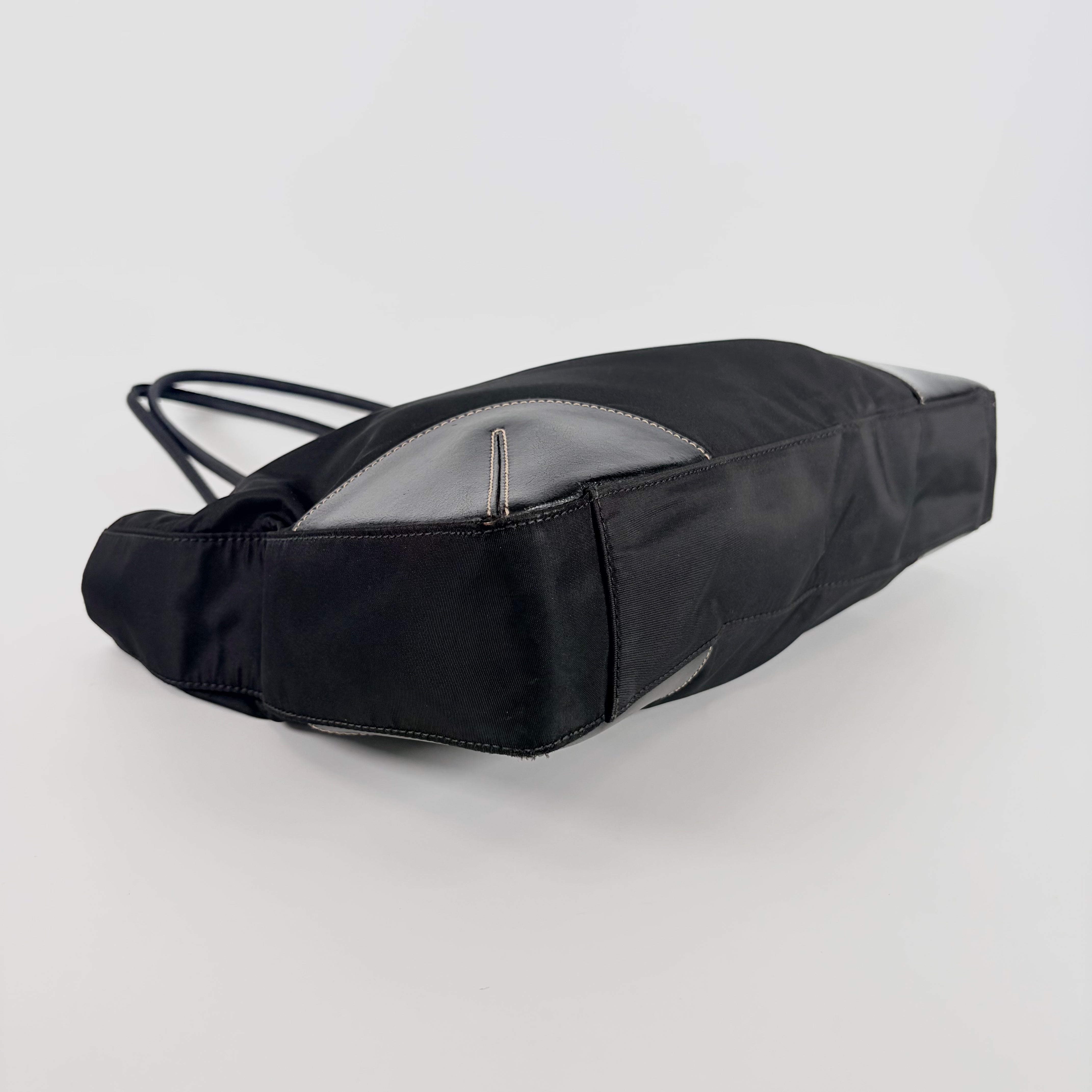 2604 secondhand PRADA calf × nylon hand black