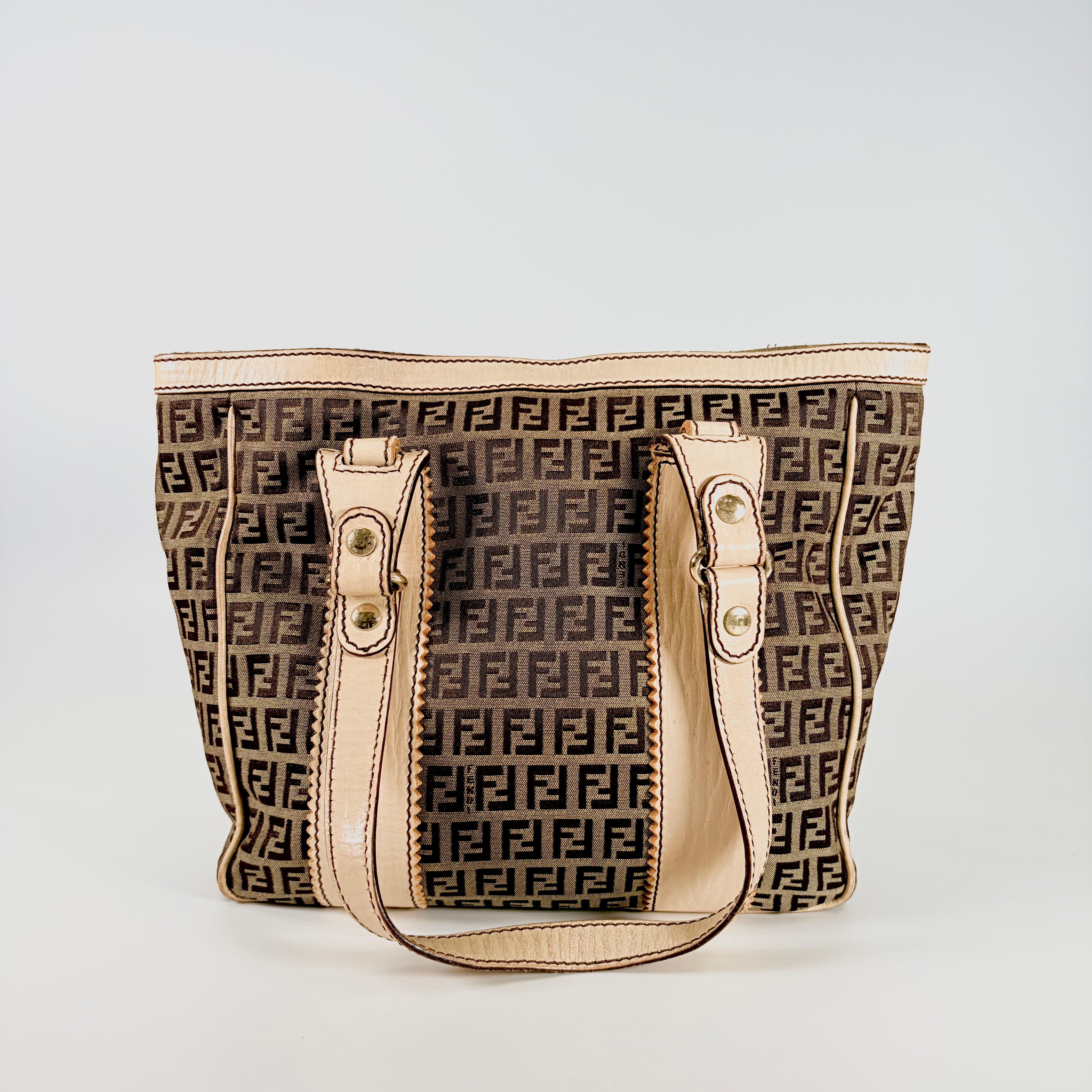 2606 secondhand FENDI Zucchino hand bag