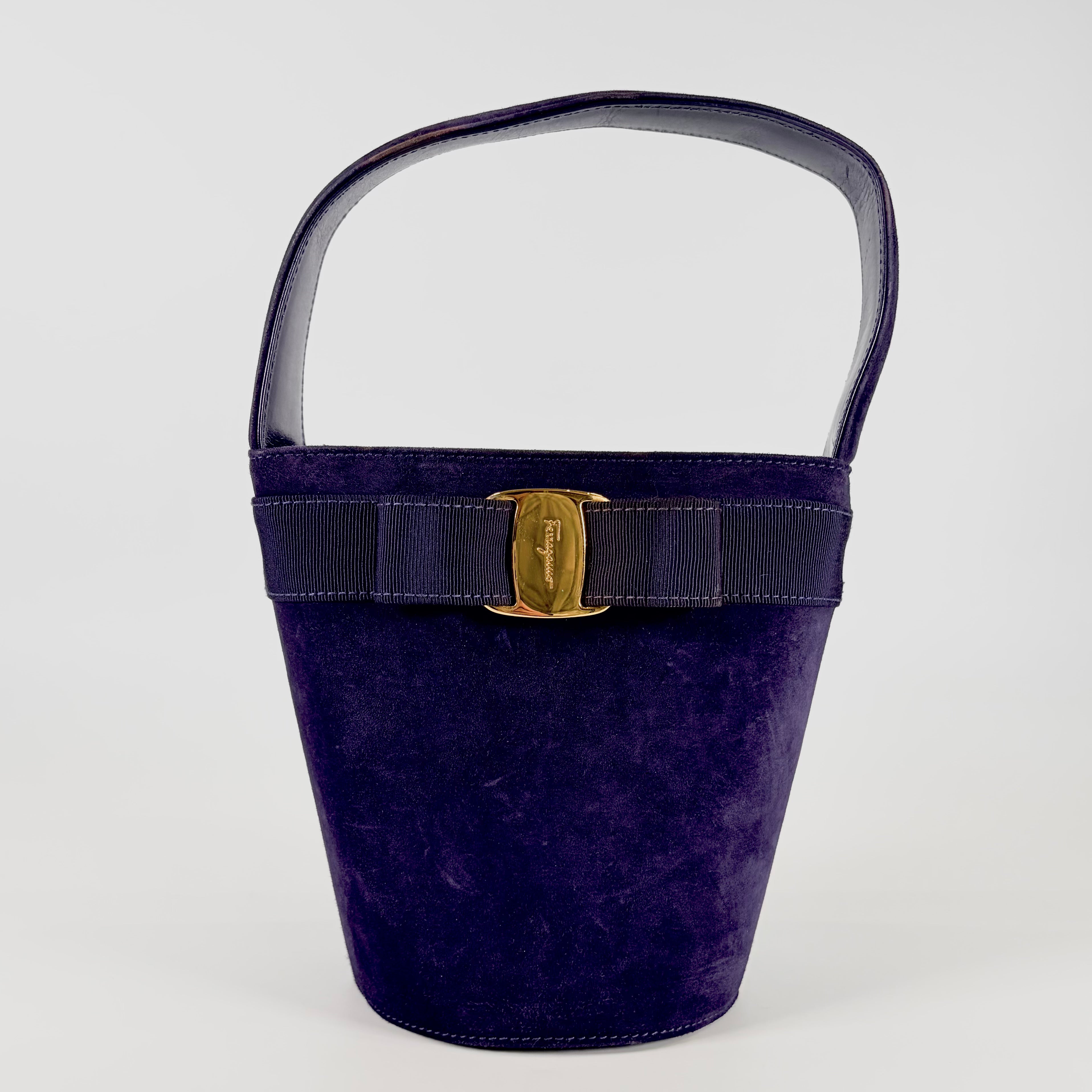 2605 secondhand Ferragamo Vara Ribbon hand bag