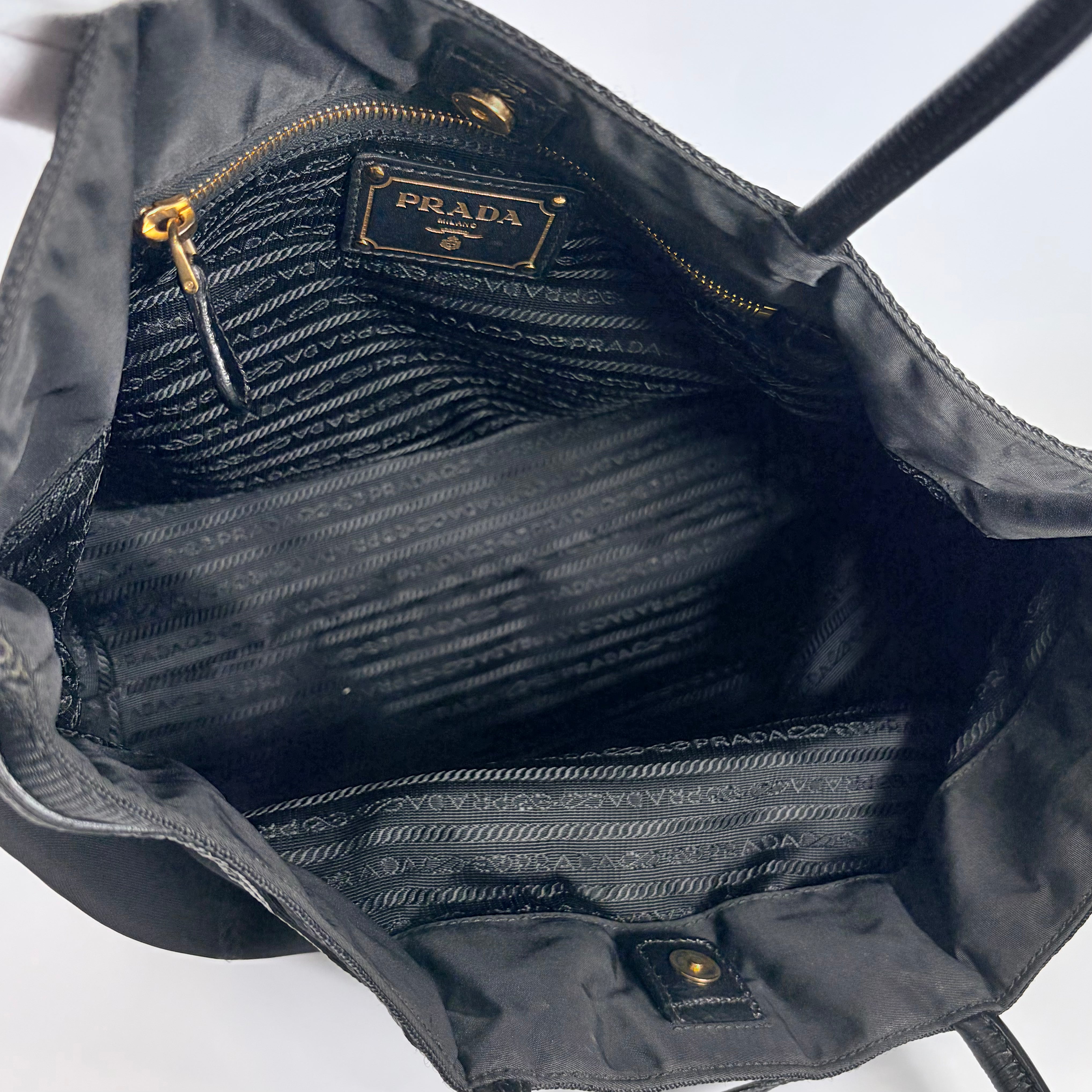 2605 secondhand PRADA Tote