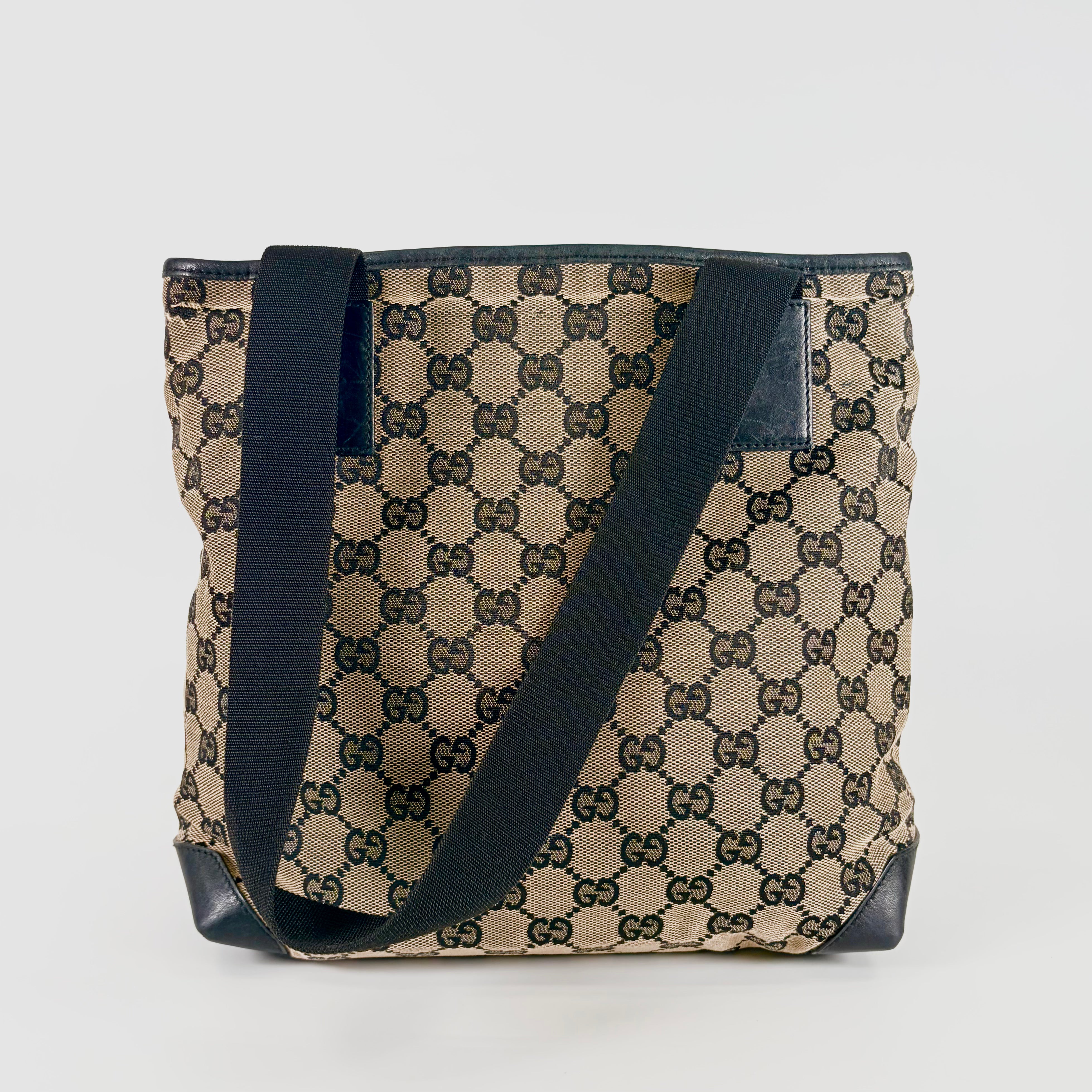 2605 secondhand GUCCI GG canvas hand