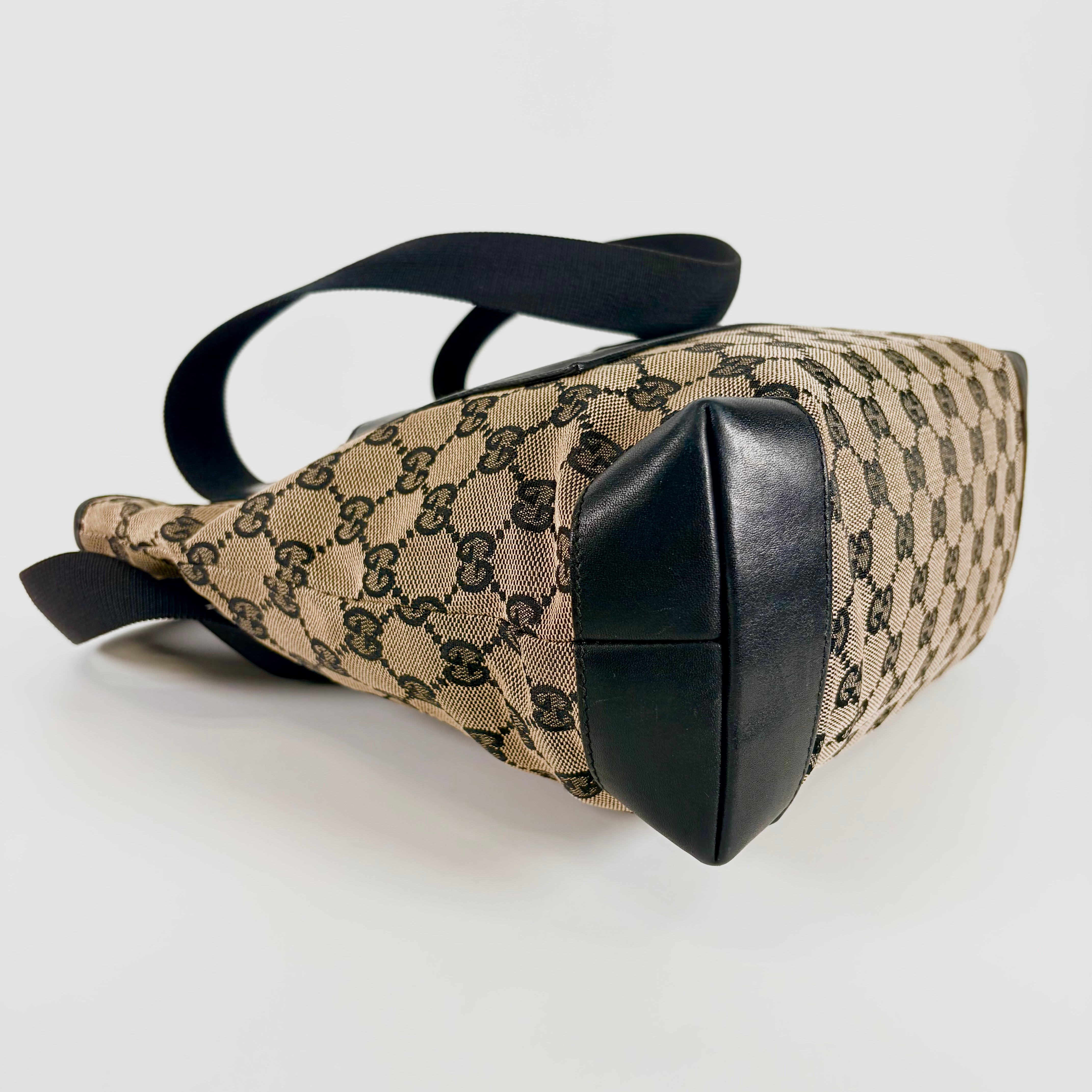 2605 secondhand GUCCI GG canvas hand