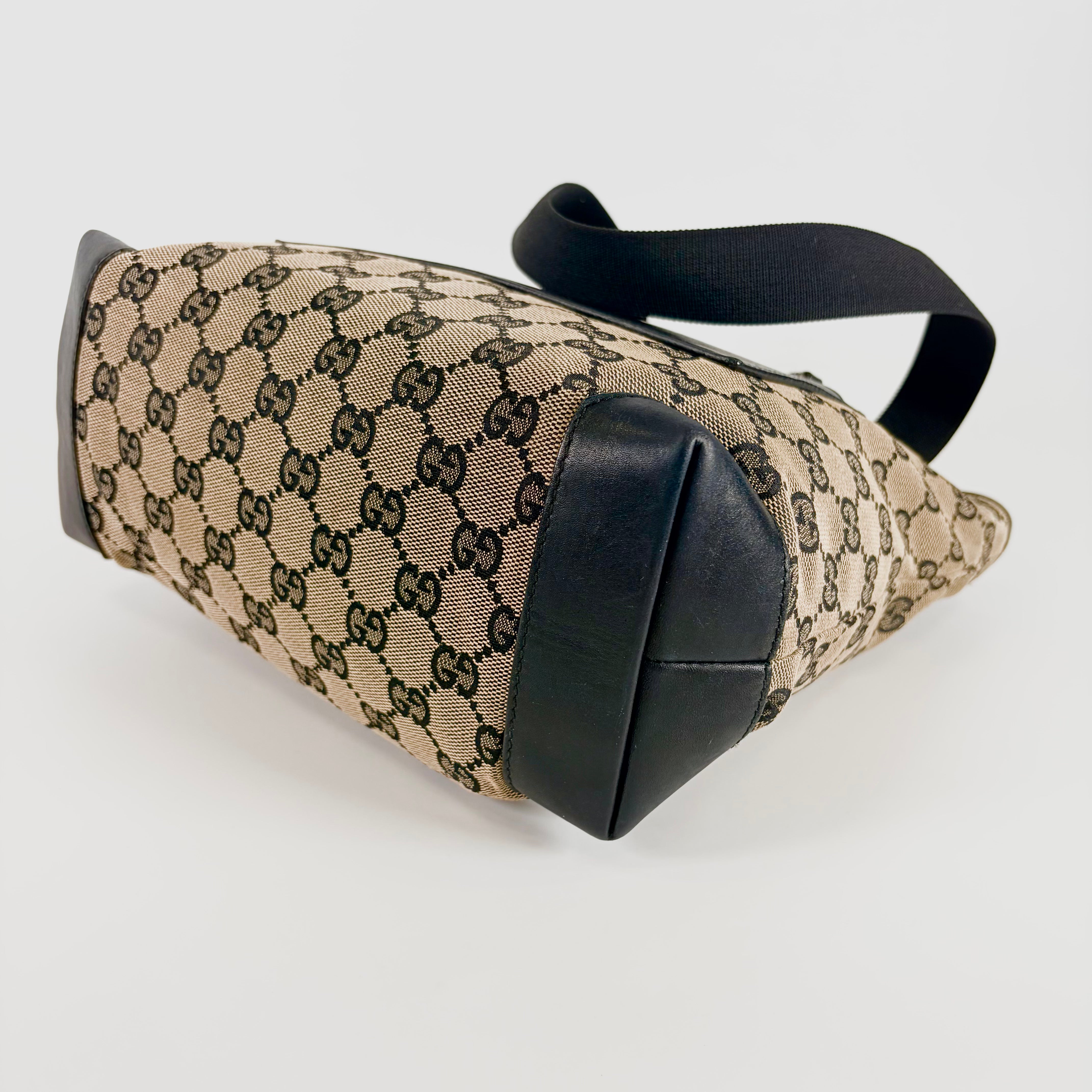 2605 secondhand GUCCI GG canvas hand