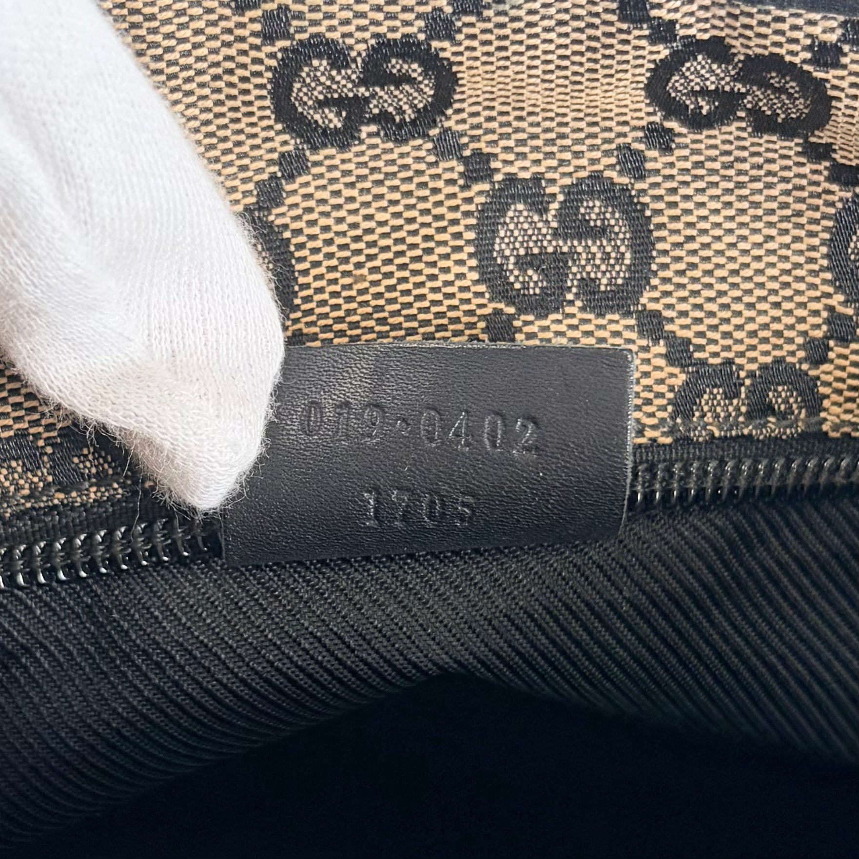 2605 secondhand GUCCI GG canvas hand