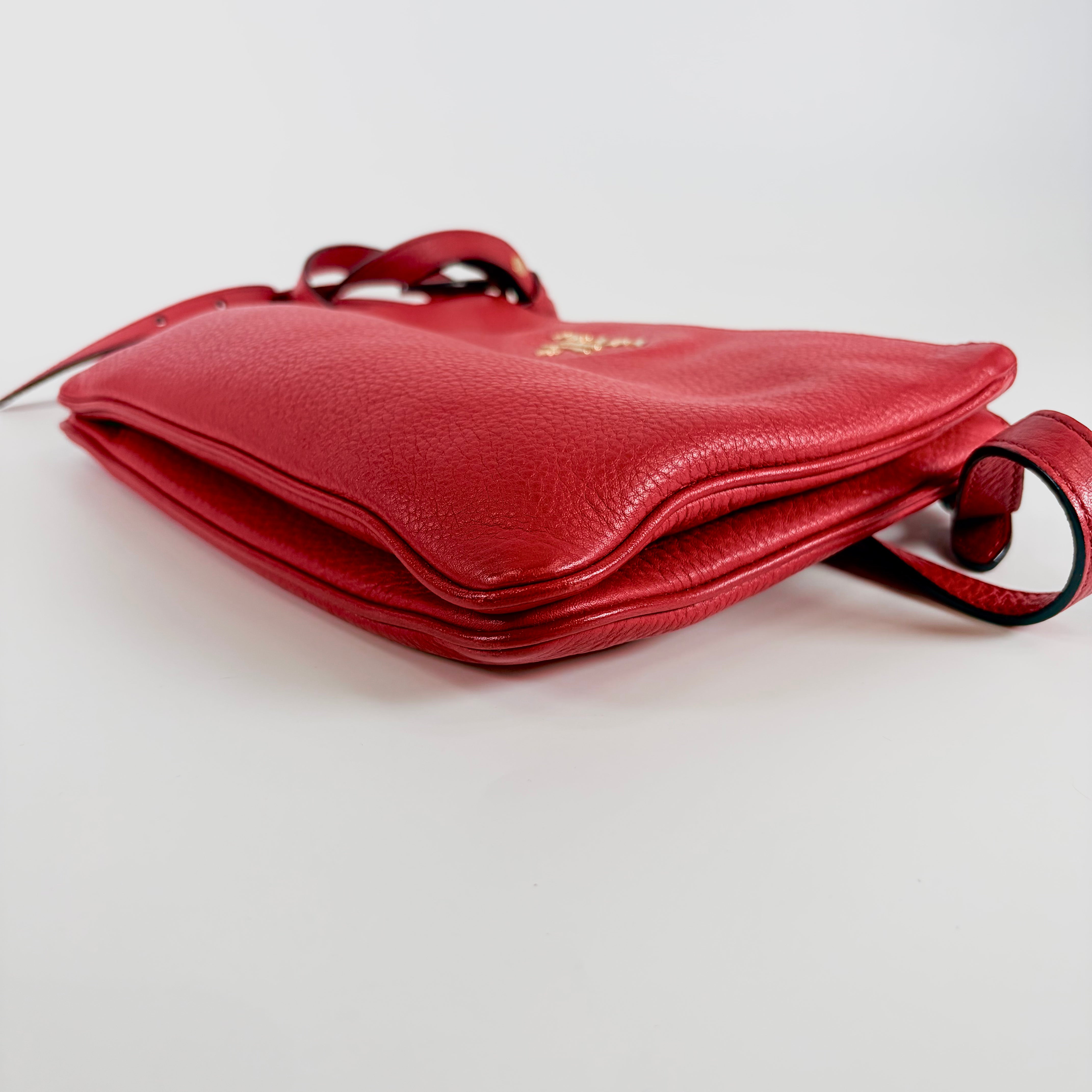 2605 secondhand PRADA leather shoulder back red