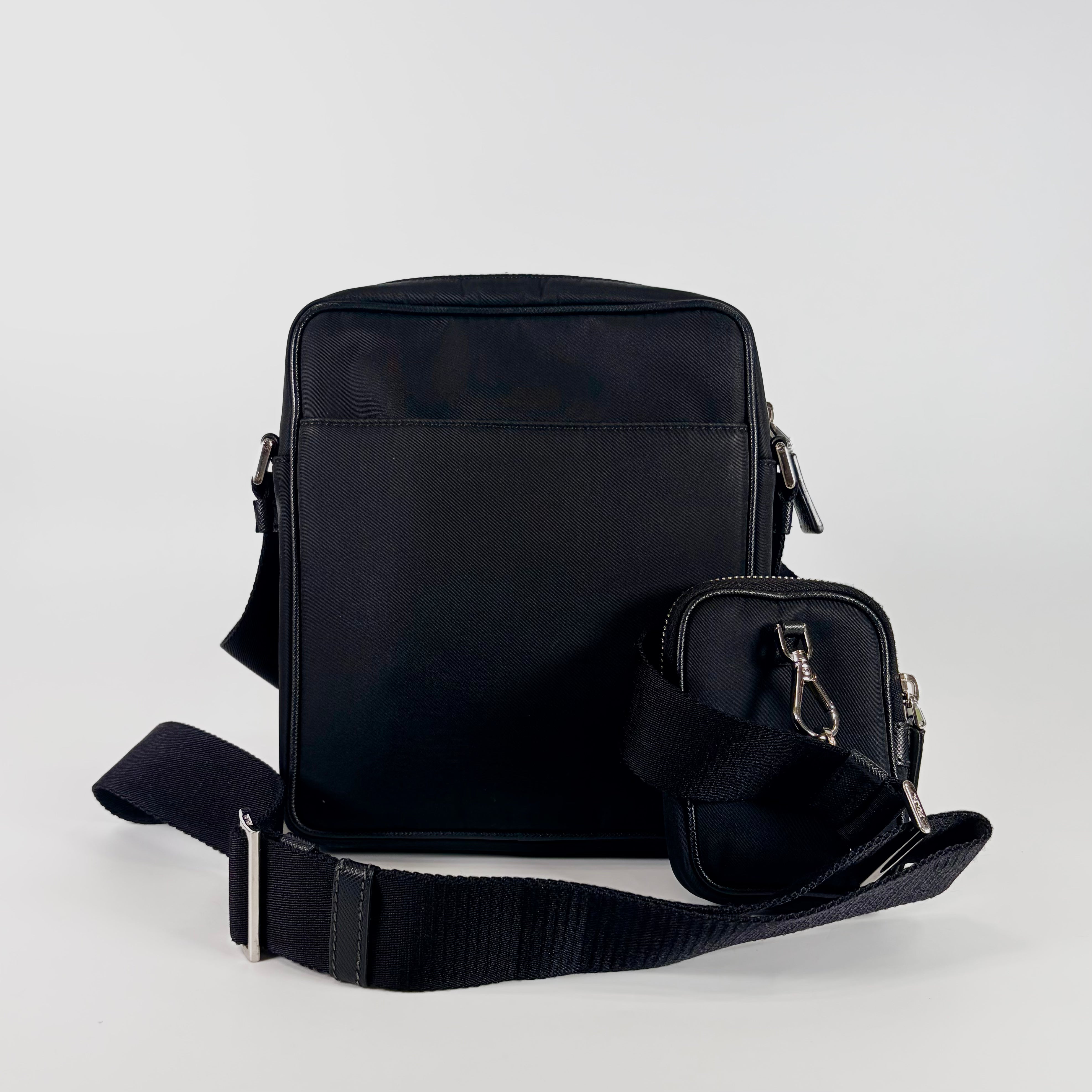 2605 secondhand PRADA brand bag nylon shoulder black