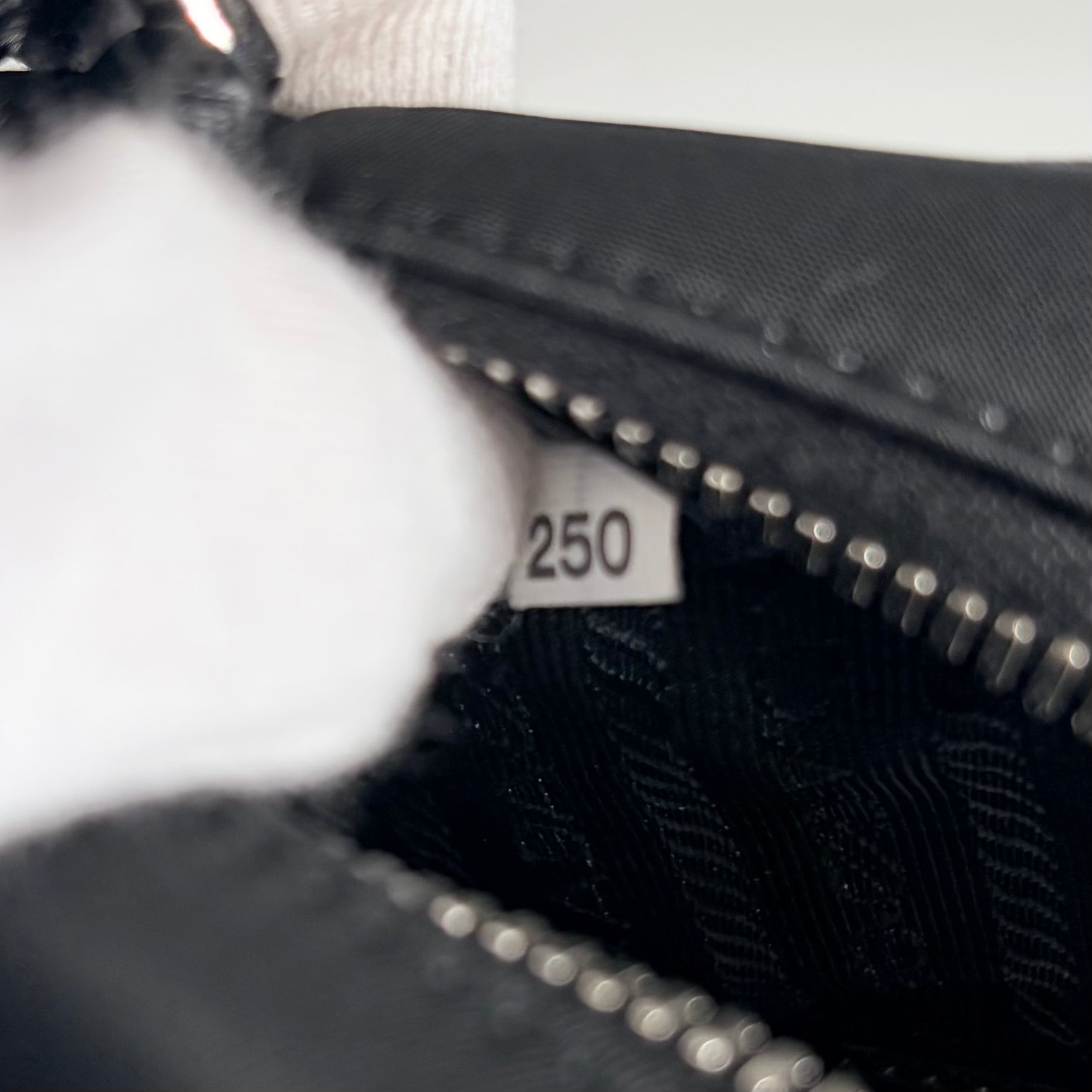 2605 secondhand PRADA brand bag nylon shoulder black