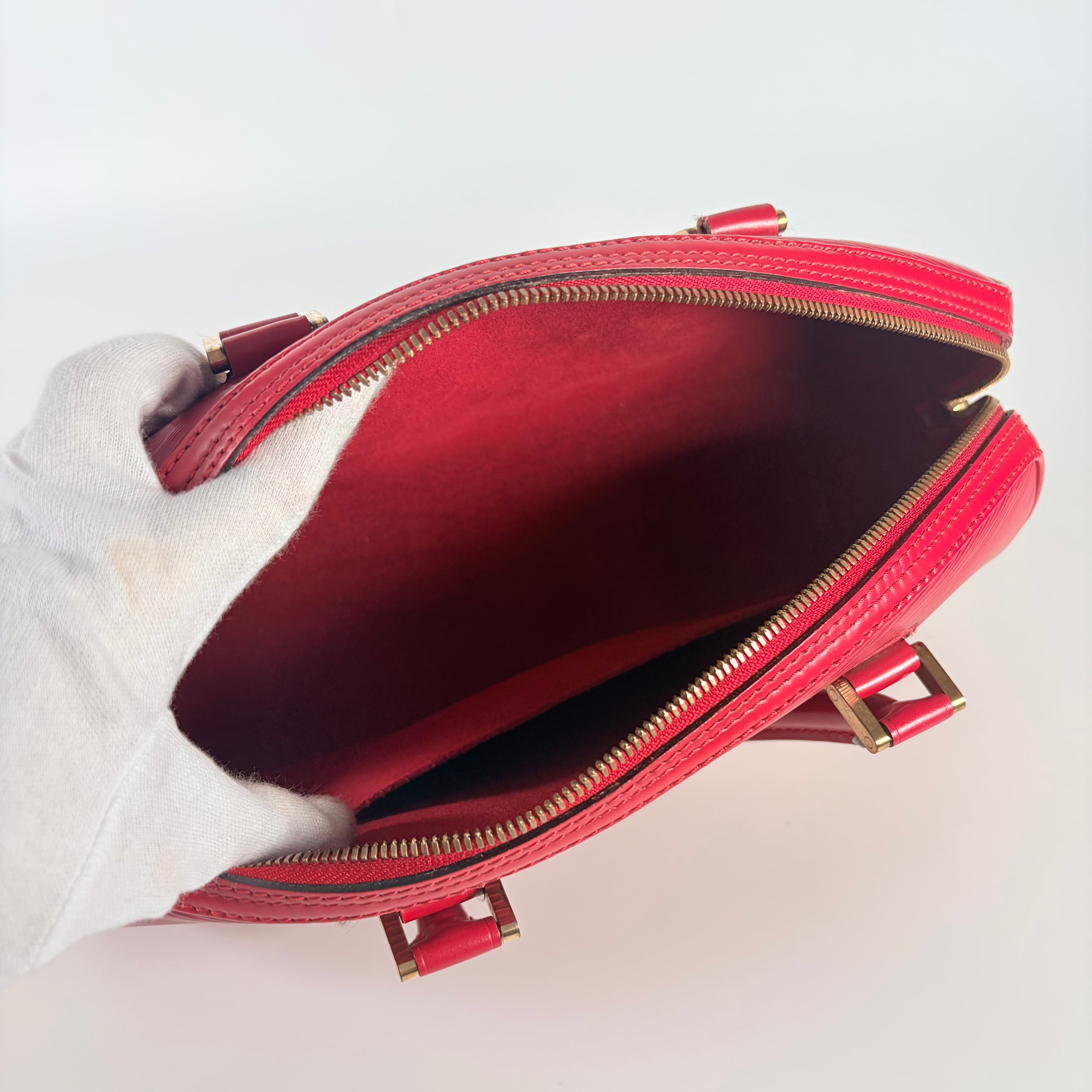 2605 secondhand LV Epi jasmine