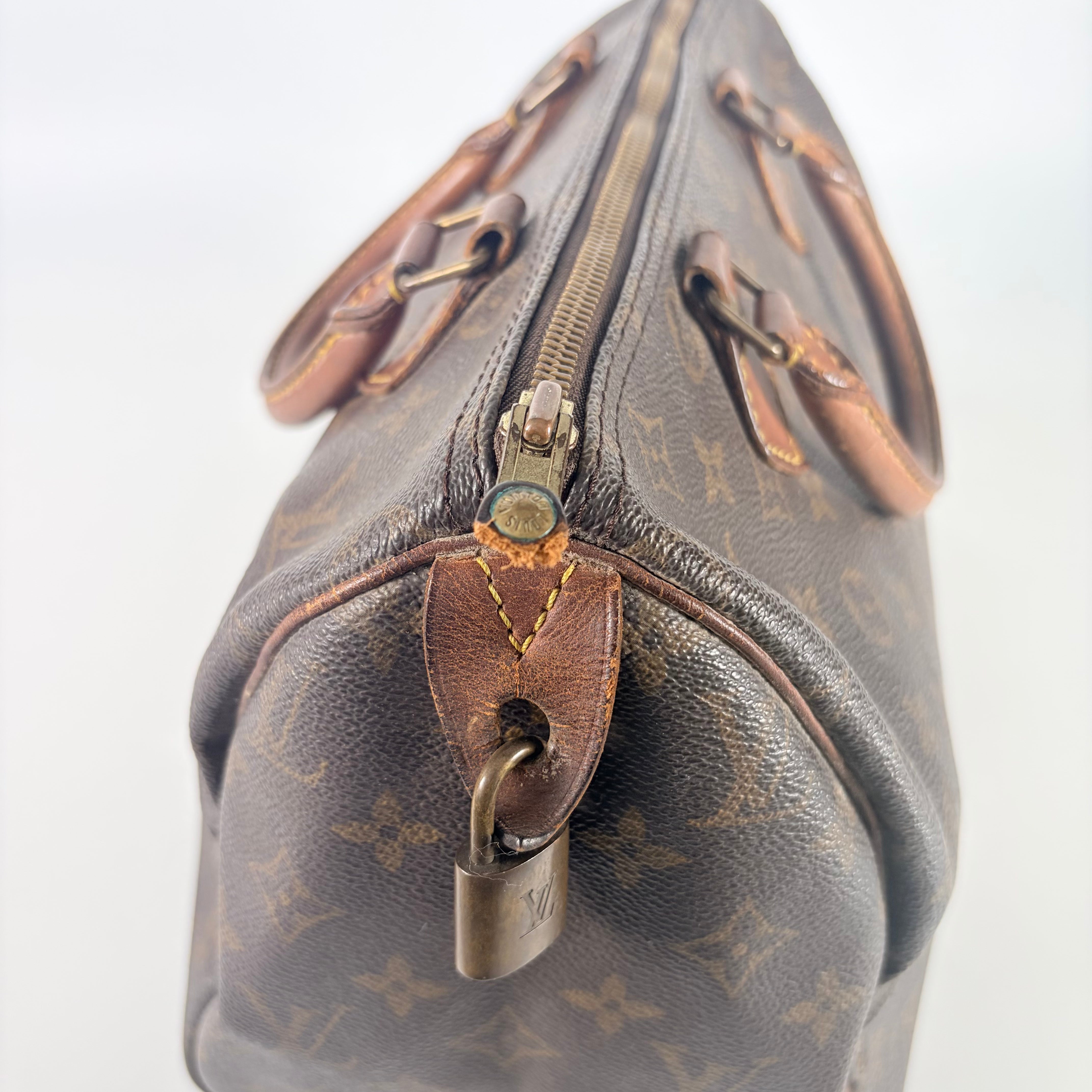 2605 secondhand LV Monogram Speedy 30