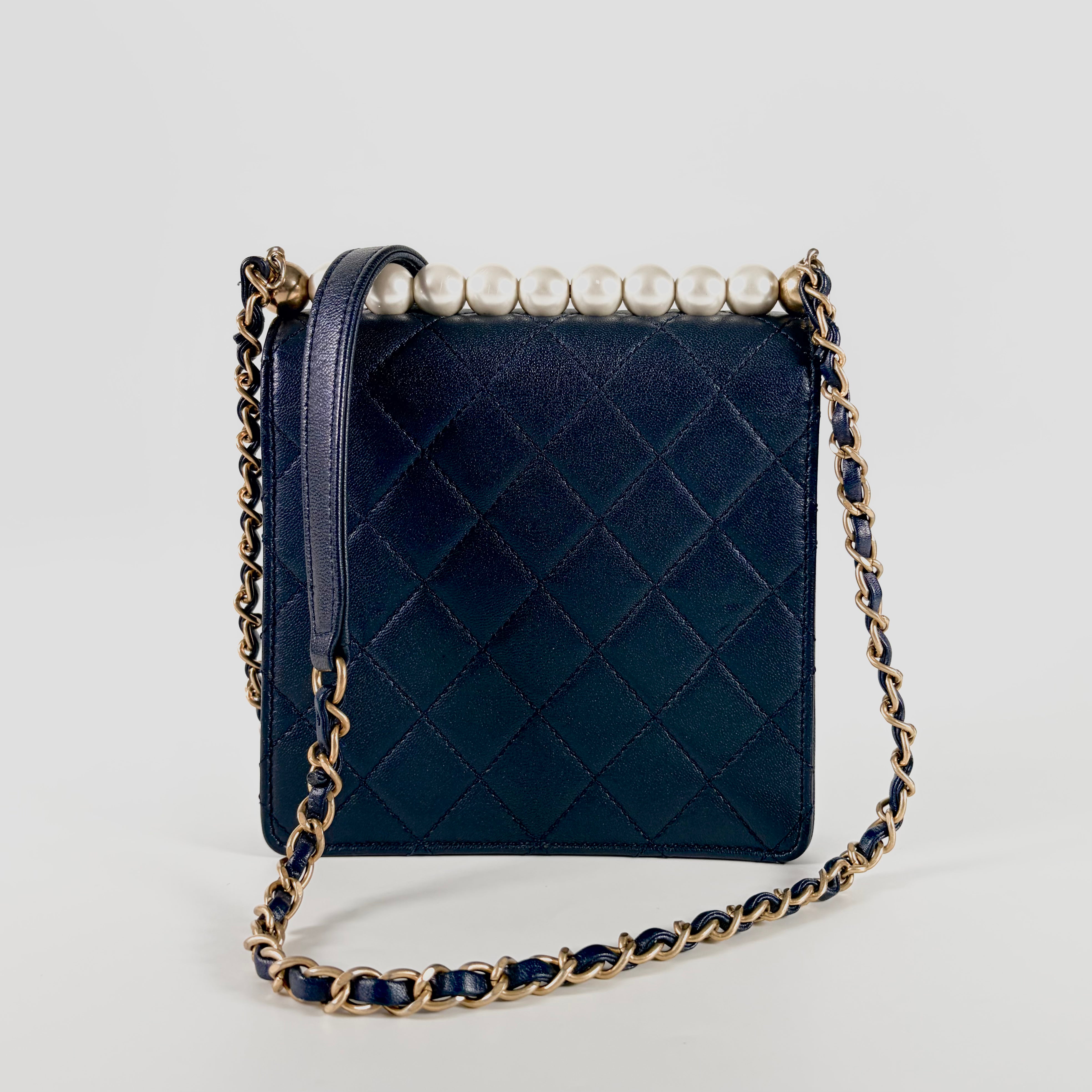 2605 secondhand CHANEL leather Matelasse Chain Shoulder