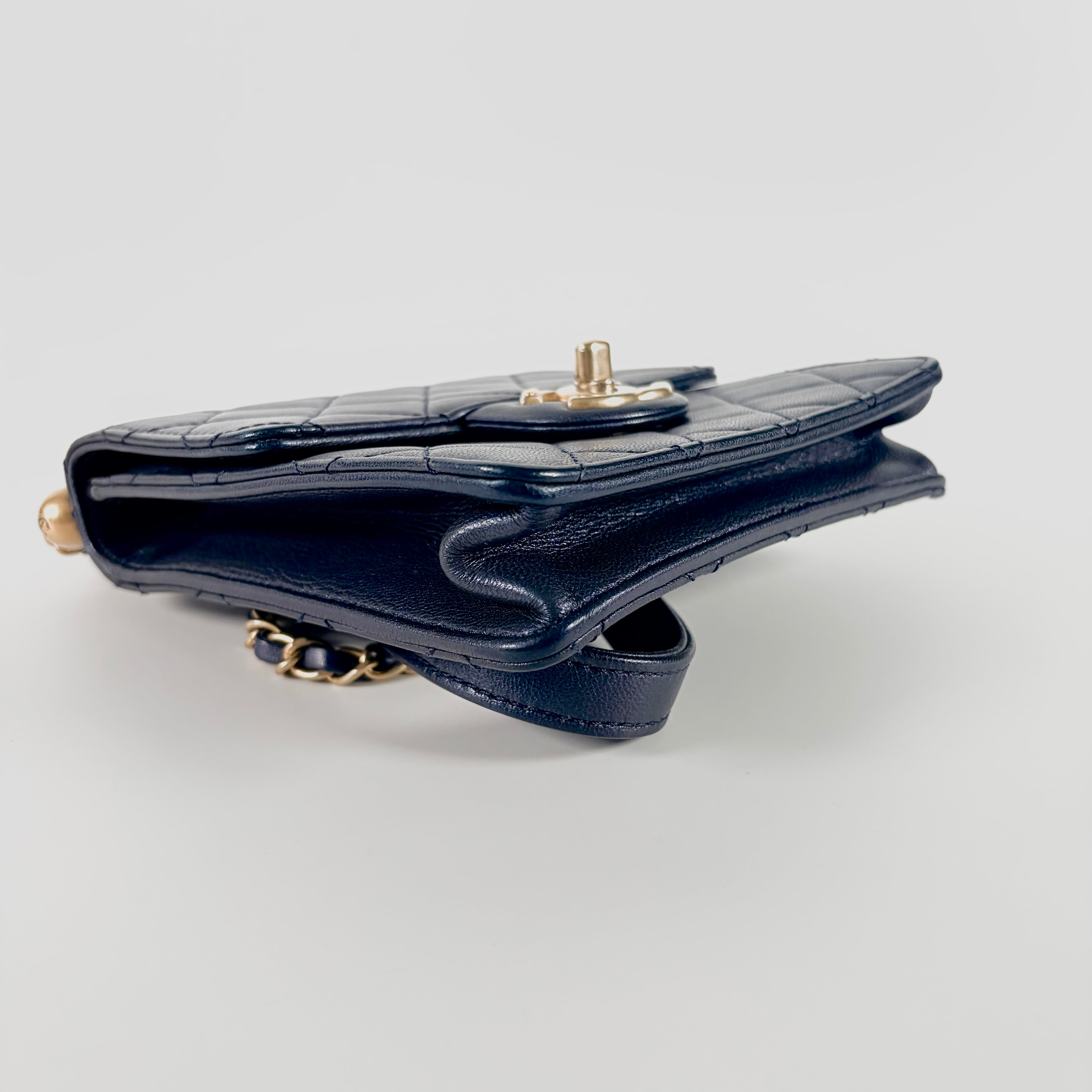 2605 secondhand CHANEL leather Matelasse Chain Shoulder