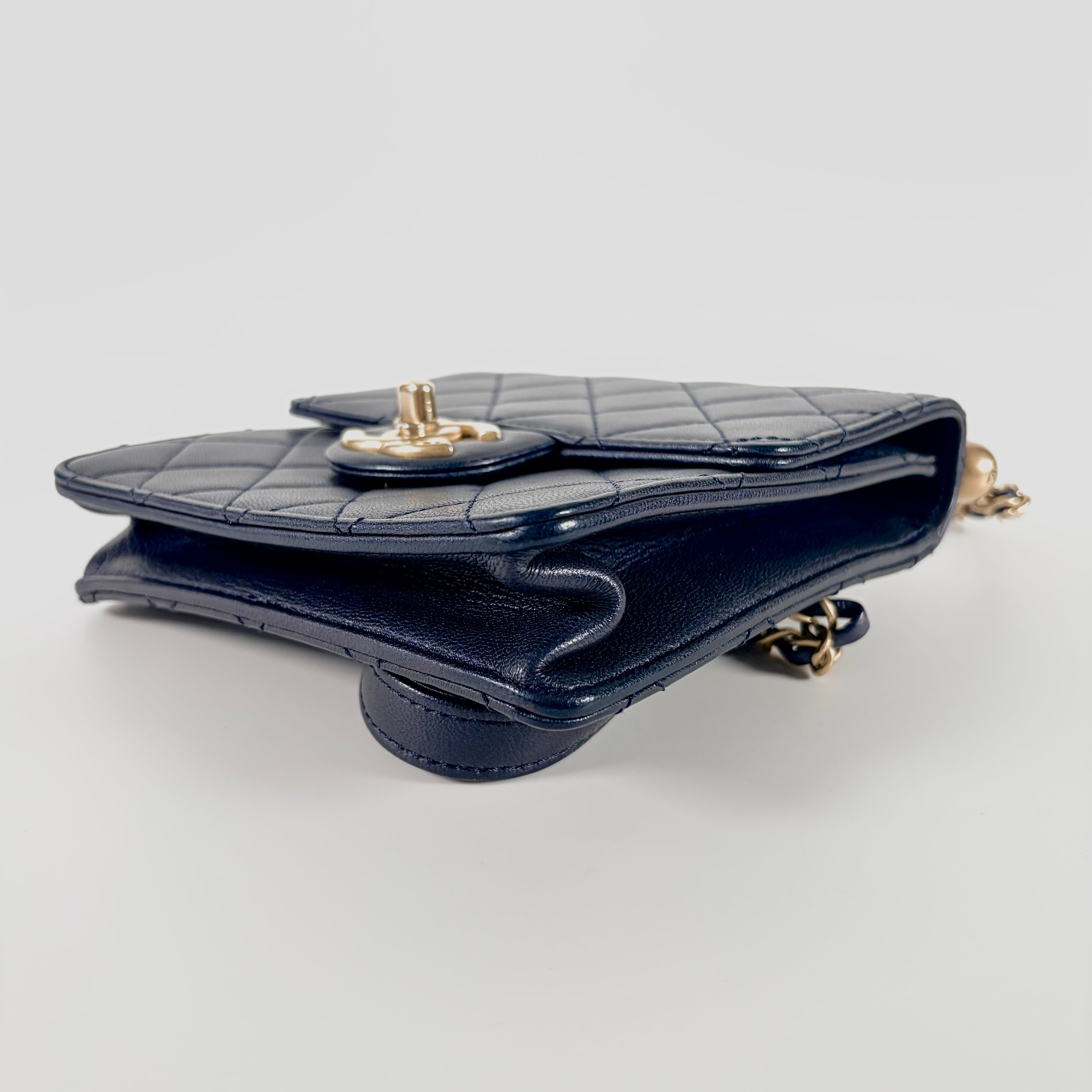 2605 secondhand CHANEL leather Matelasse Chain Shoulder