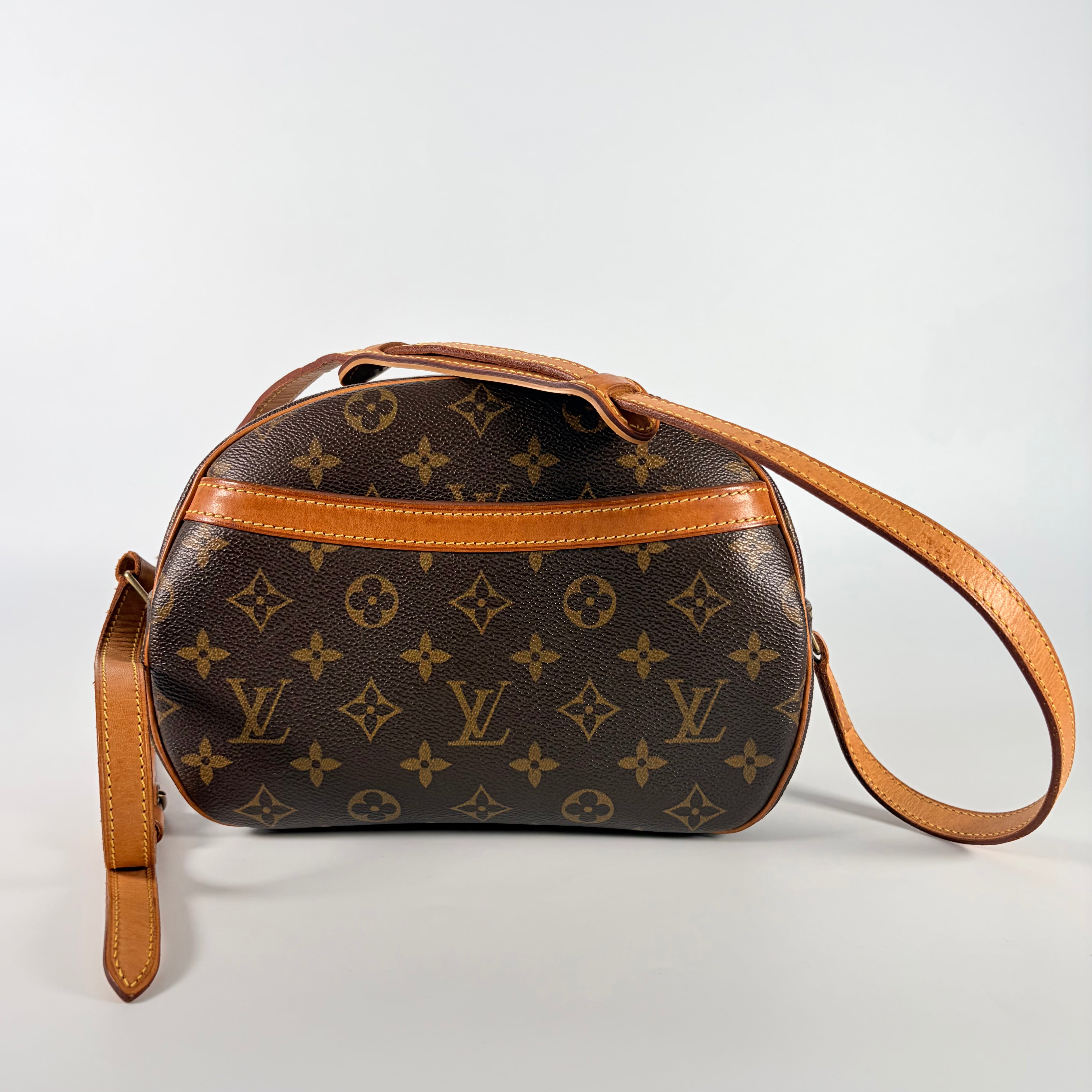 2605 secondhand LOUIS VUITTON Monogram M51221 BA0063