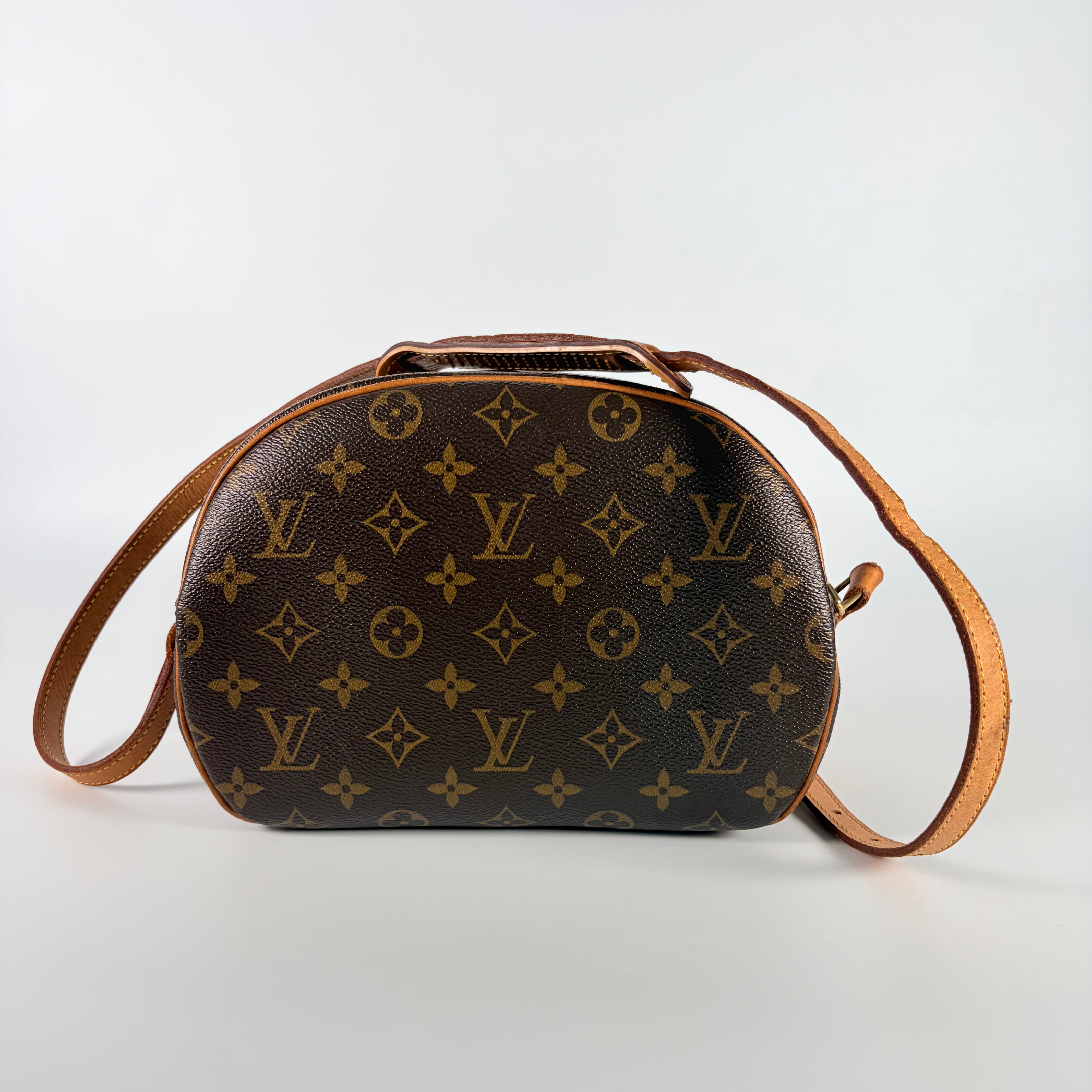 2605 secondhand LOUIS VUITTON Monogram M51221 BA0063