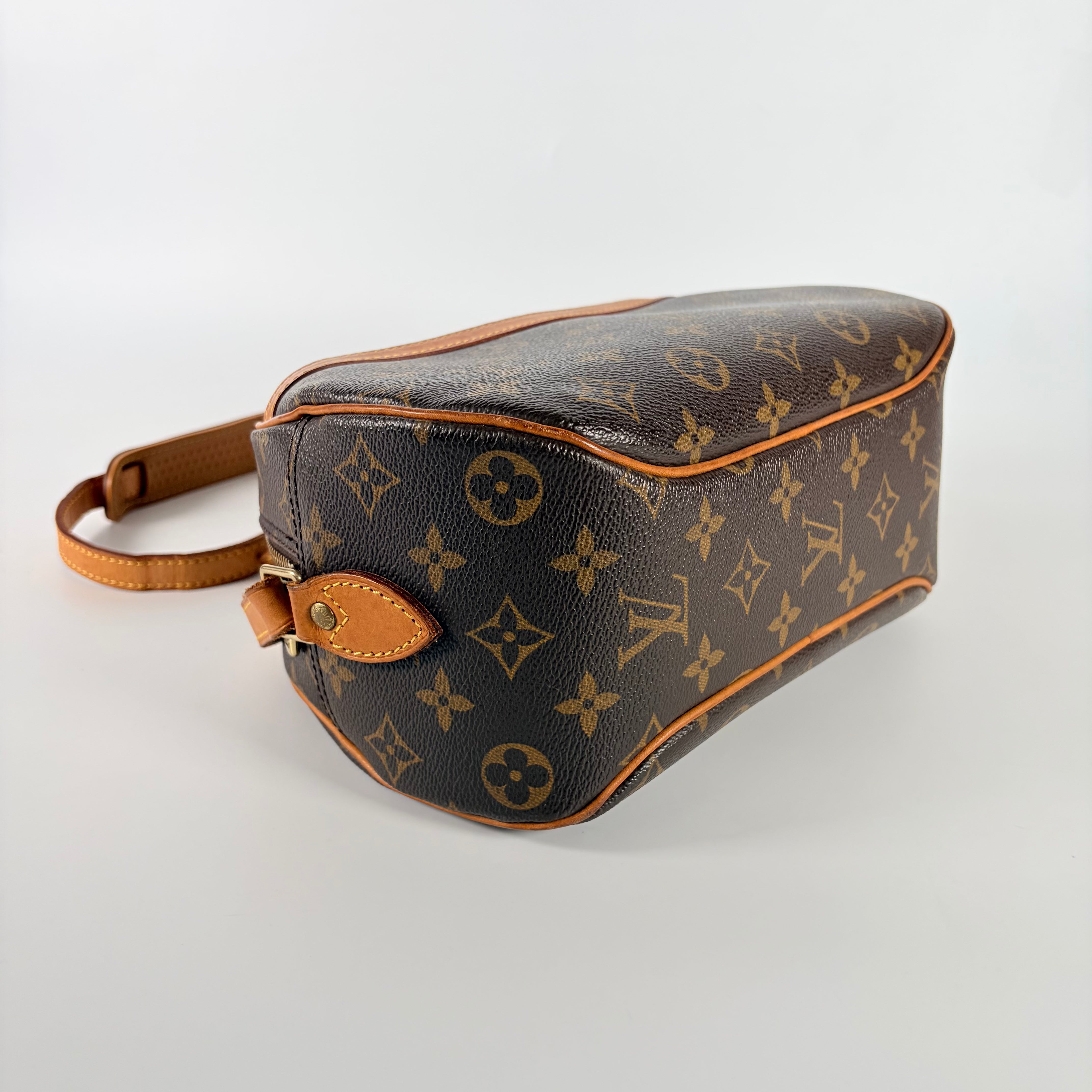 2605 secondhand LOUIS VUITTON Monogram M51221 BA0063