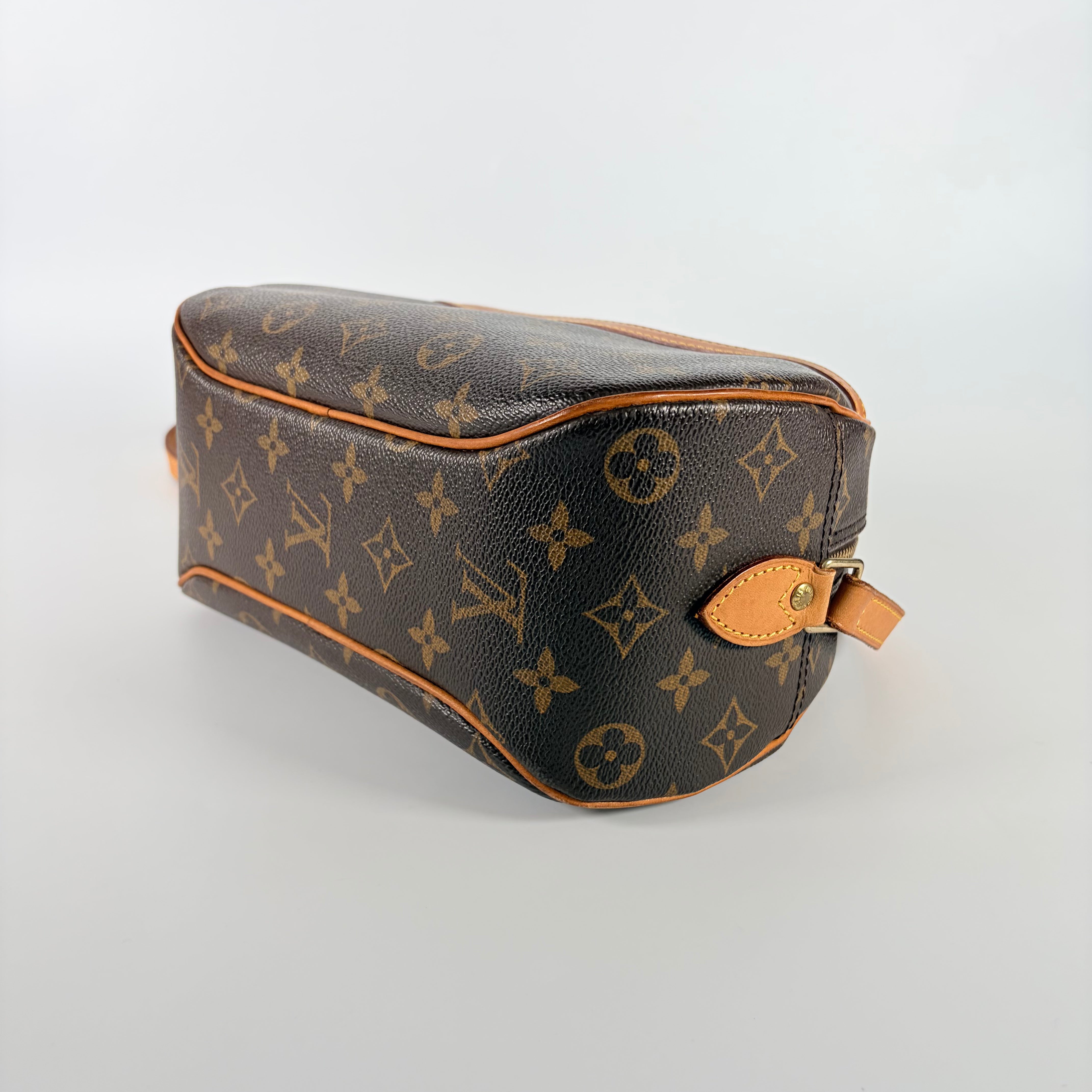 2605 secondhand LOUIS VUITTON Monogram M51221 BA0063