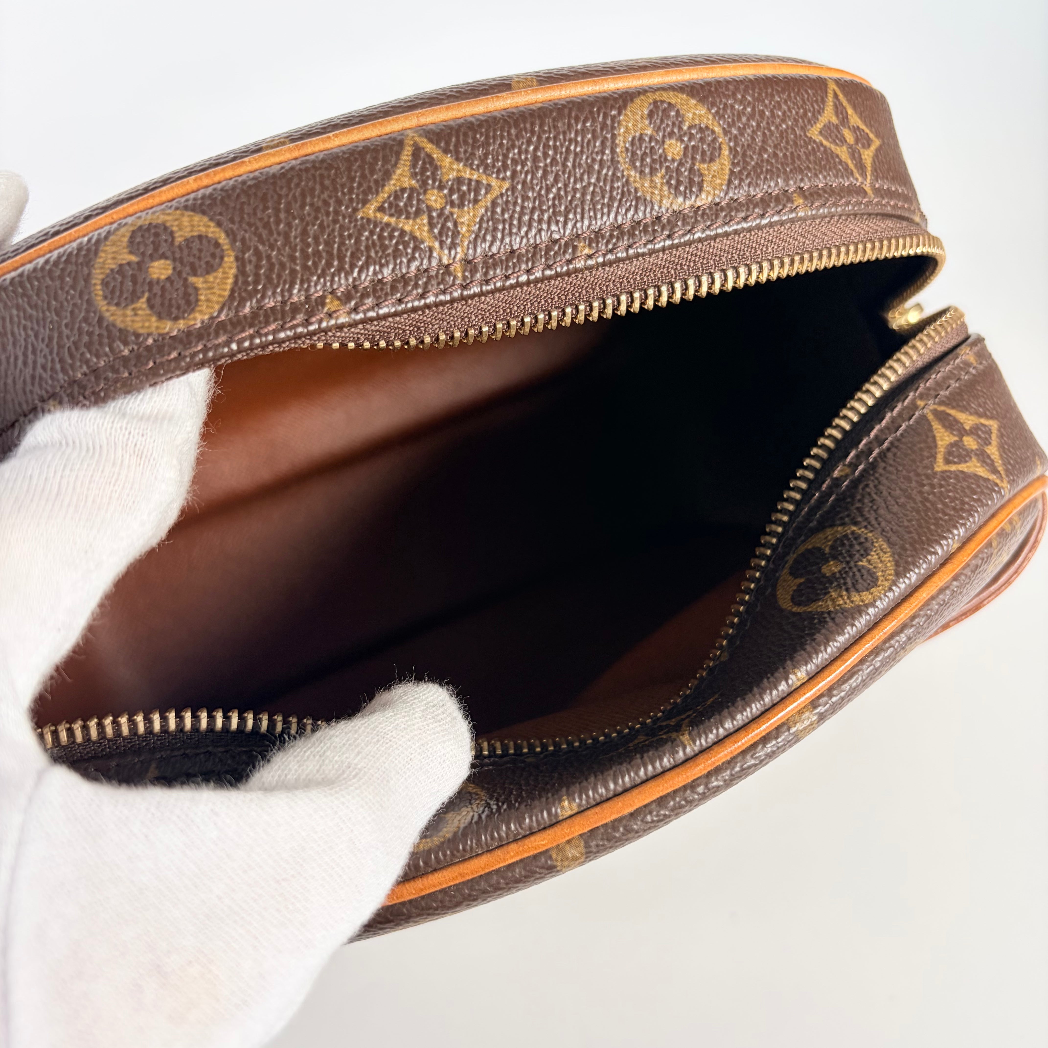 2605 secondhand LOUIS VUITTON Monogram M51221 BA0063