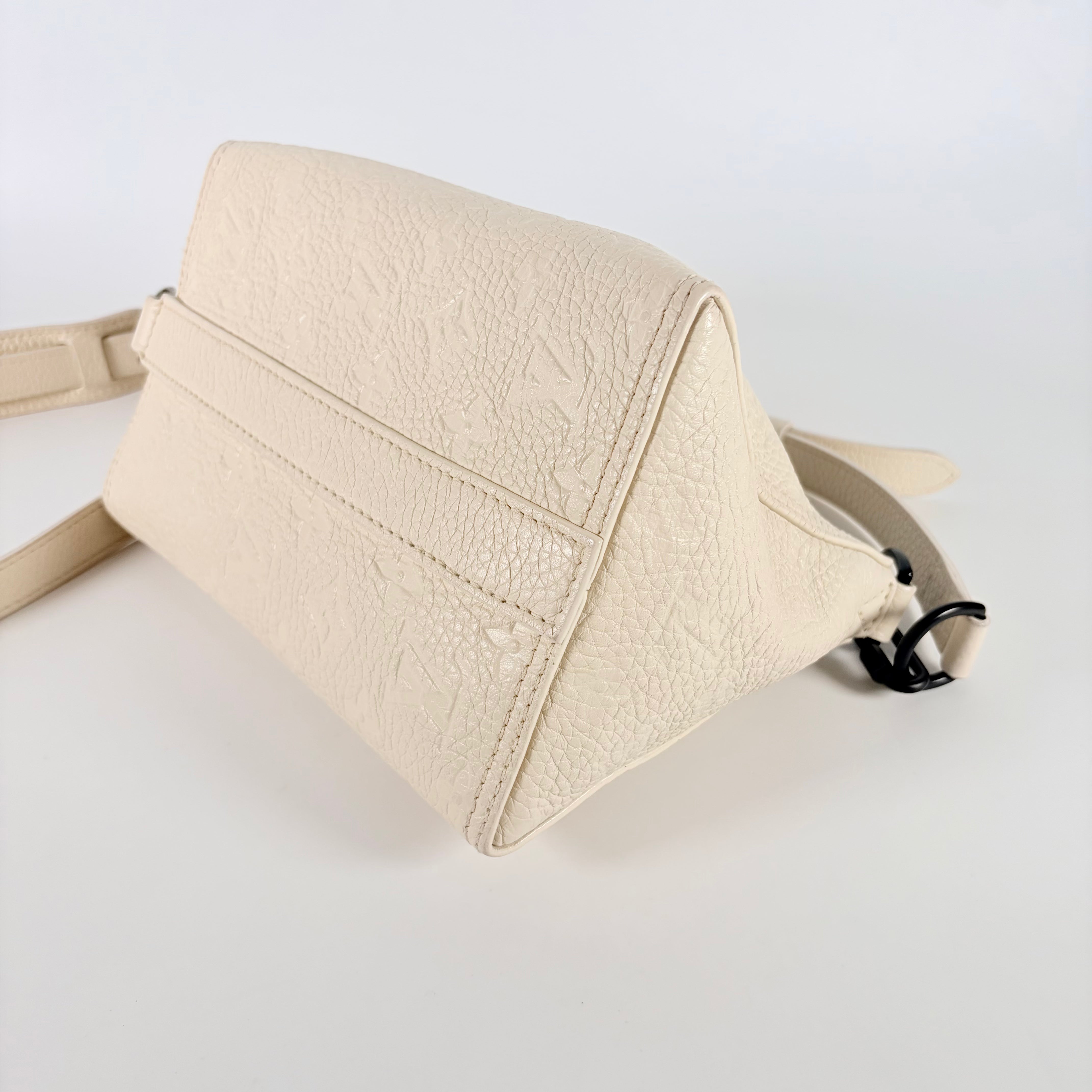 2605 secondhand LV brand bag